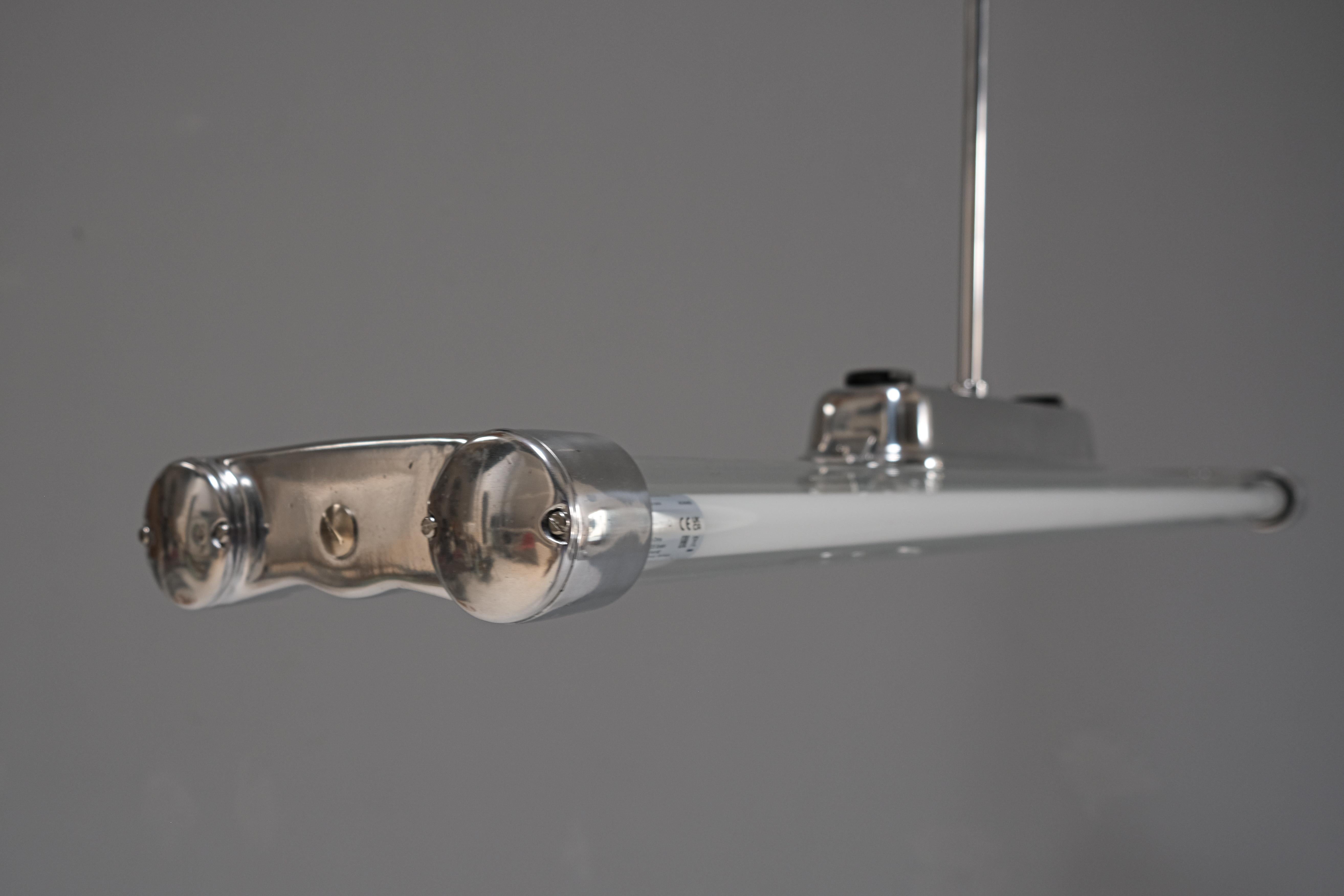 Luminaires industriels à double néon, années 1940, lot de 4 en vente 5