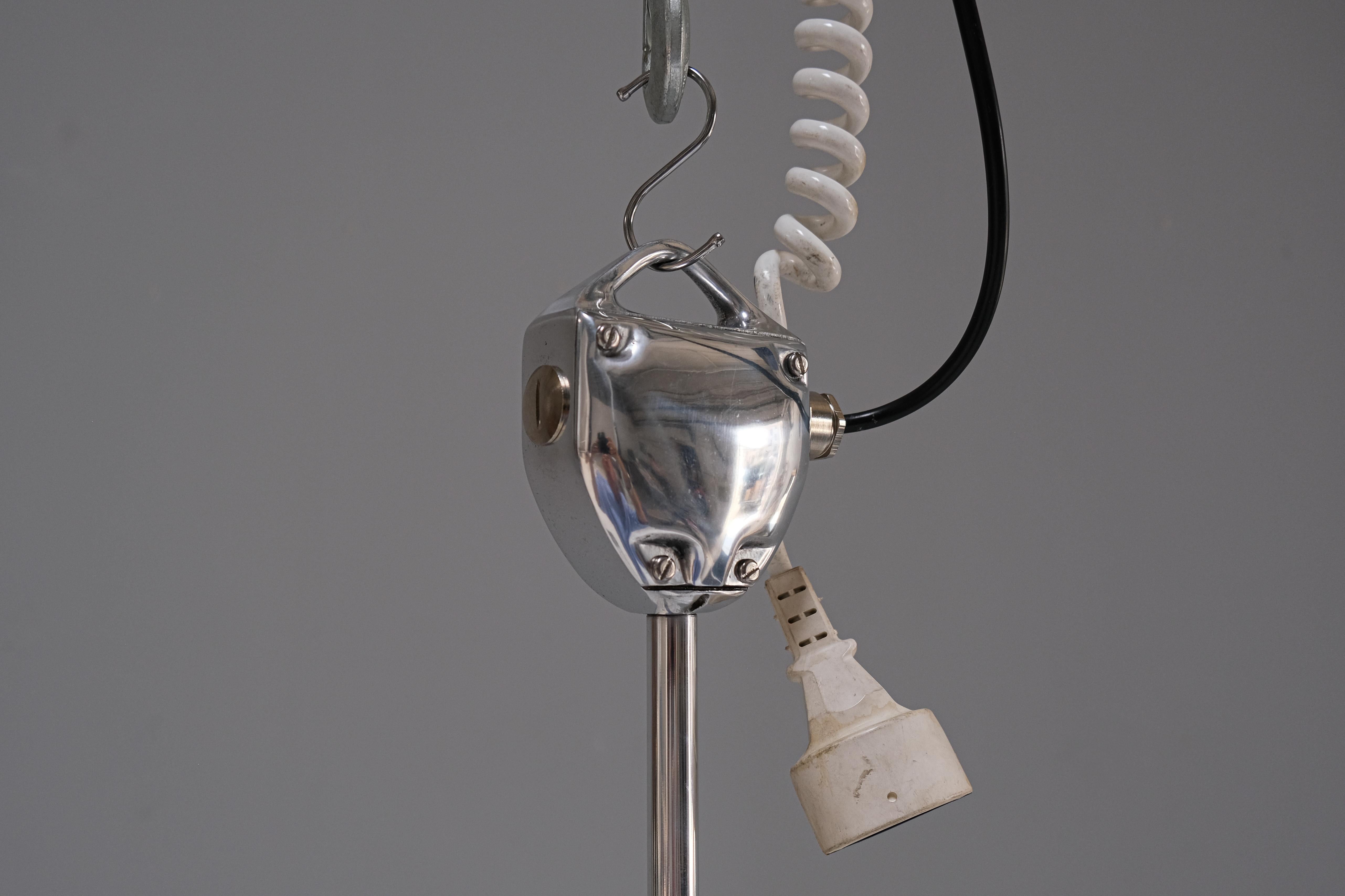 Luminaires industriels à double néon, années 1940, lot de 4 en vente 7