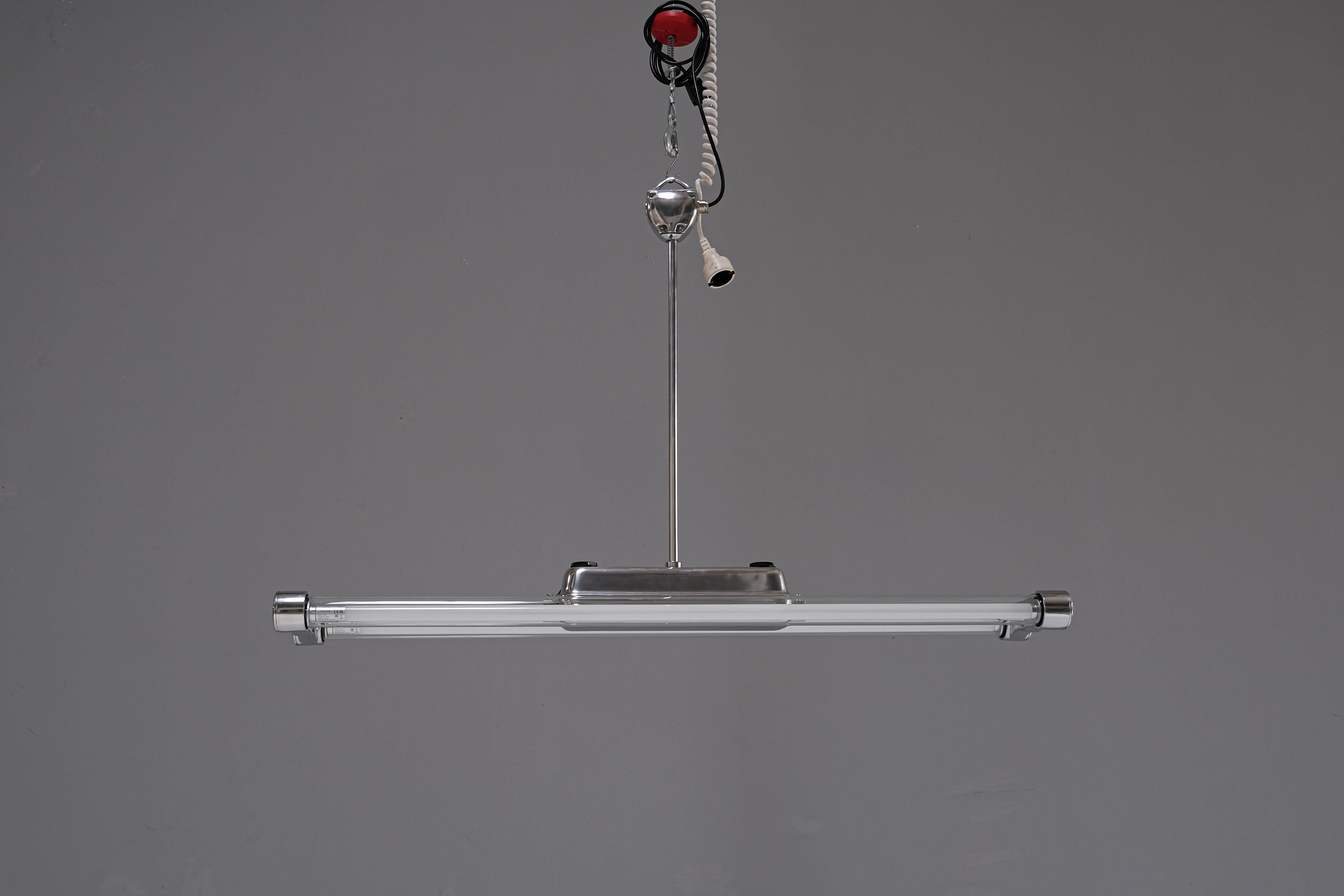 Luminaires industriels à double néon, années 1940, lot de 4 en vente 9