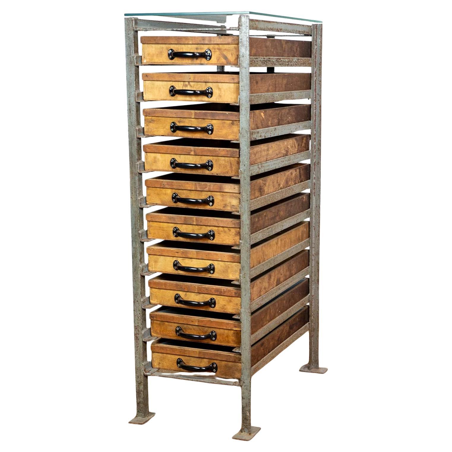 Industrielle Kommode mit Schubladen und Glasplatte