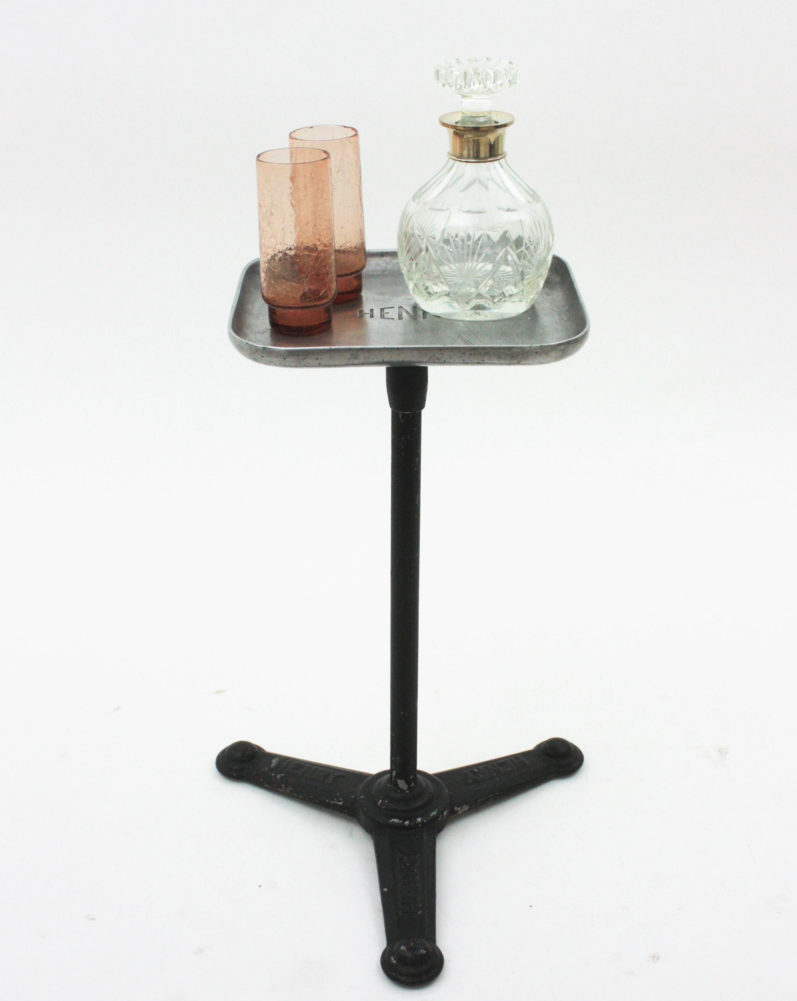 Mid-Century Modern Table à boissons/table d'appoint/table d'extrémité, aluminium et fer en vente