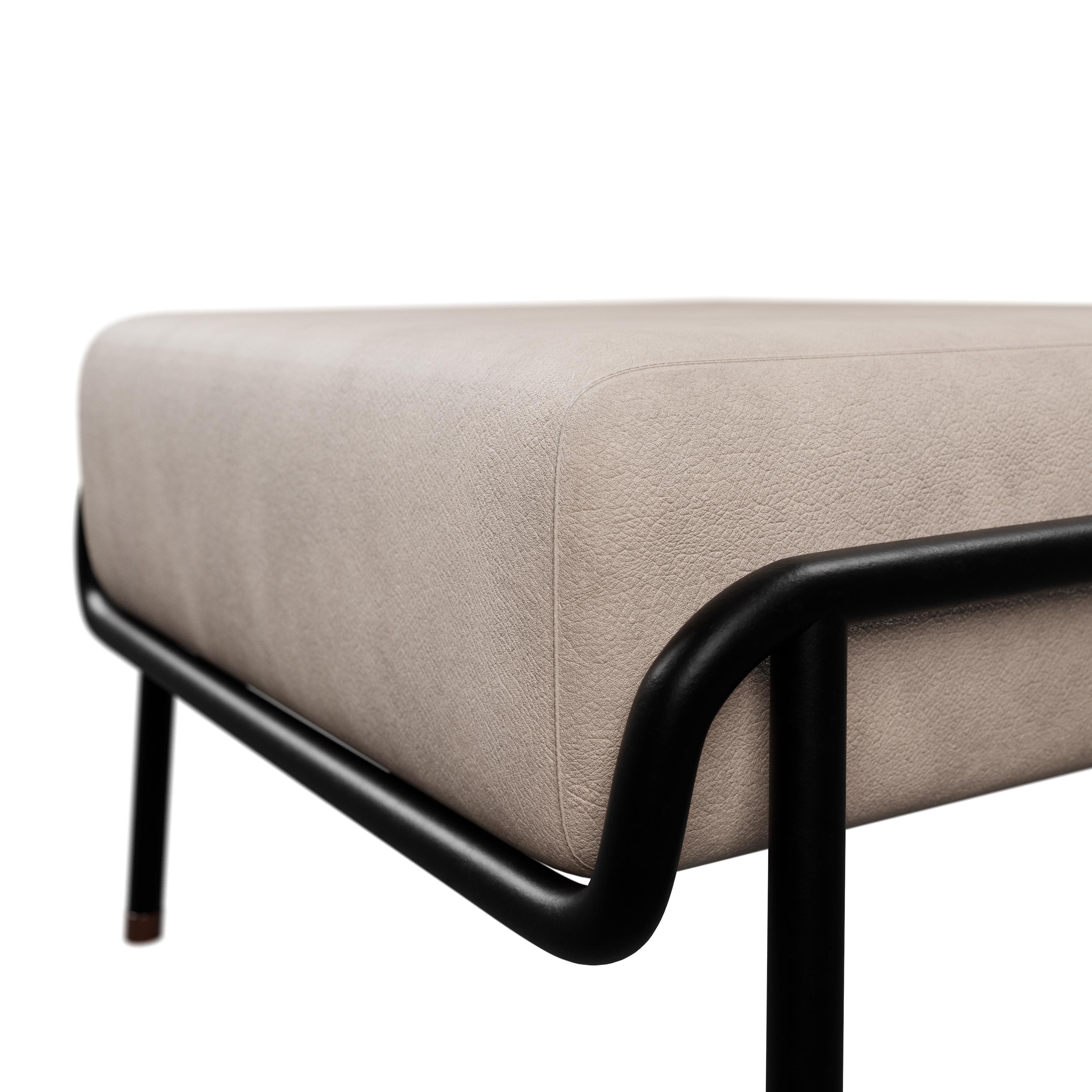 XXIe siècle et contemporain Pouf industriel DUV en cuir crème fabriqué à la main par Murmurio en vente