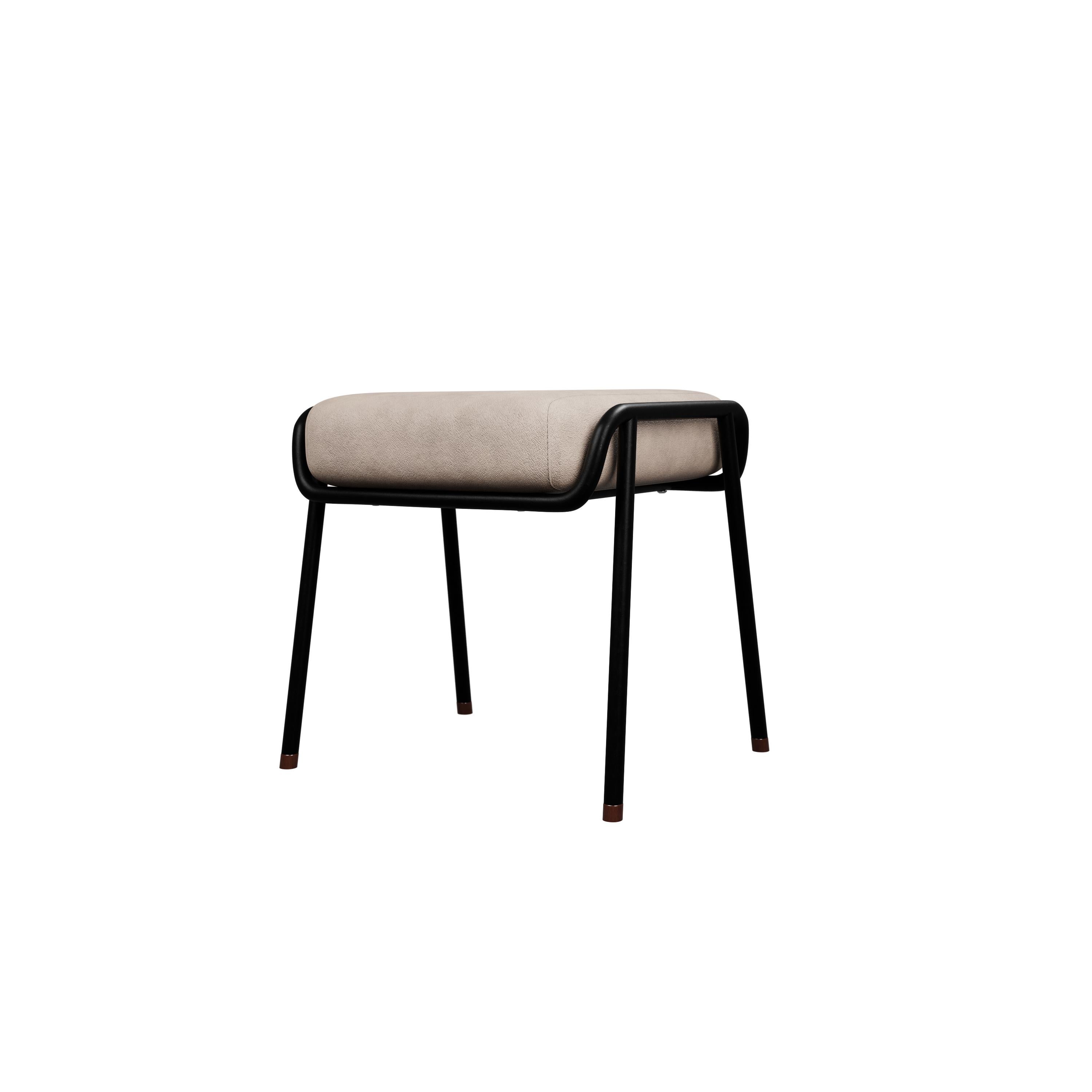 Industriel Pouf industriel DUV en cuir crème fabriqué à la main par Murmurio en vente