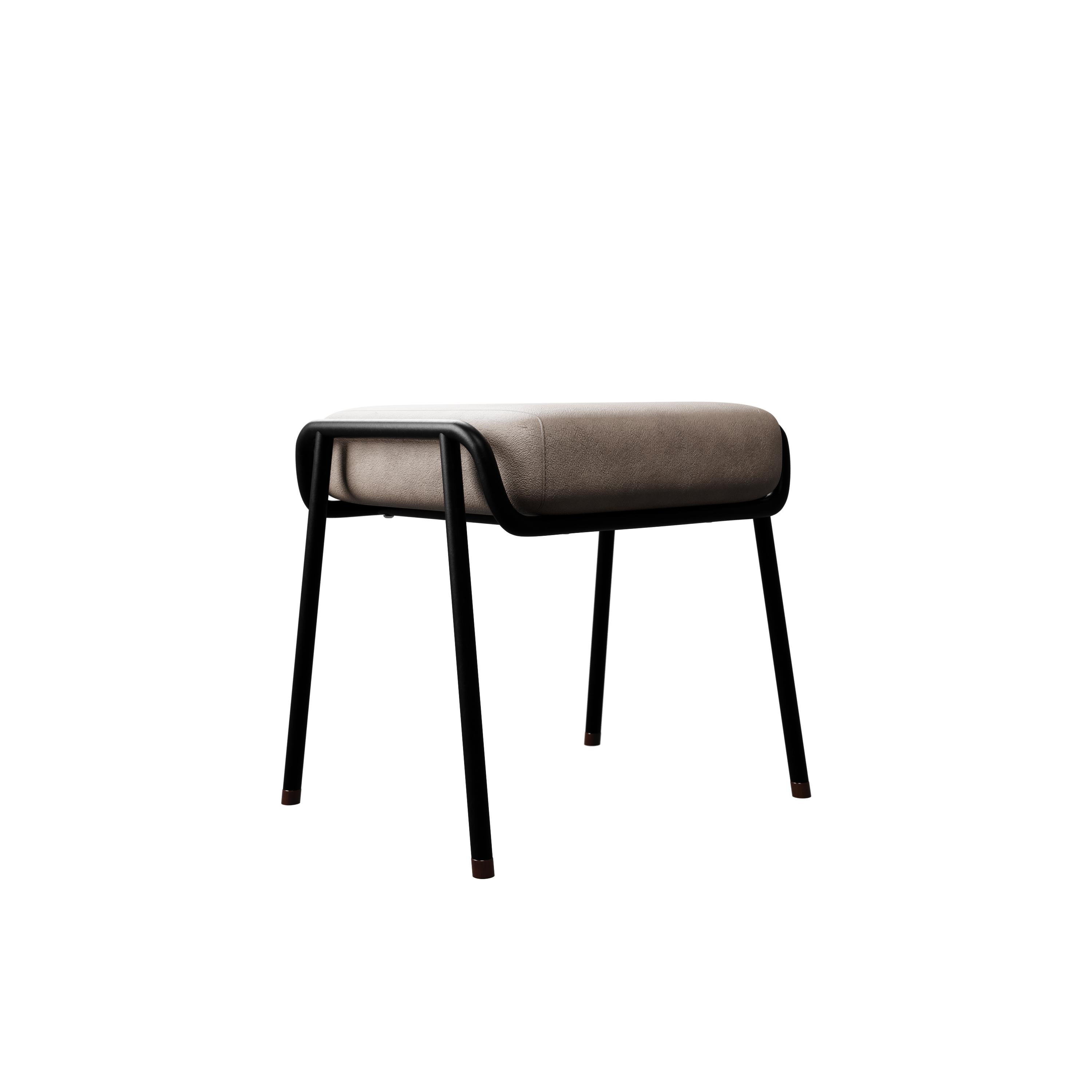 Vannerie Pouf industriel DUV en cuir crème fabriqué à la main par Murmurio en vente