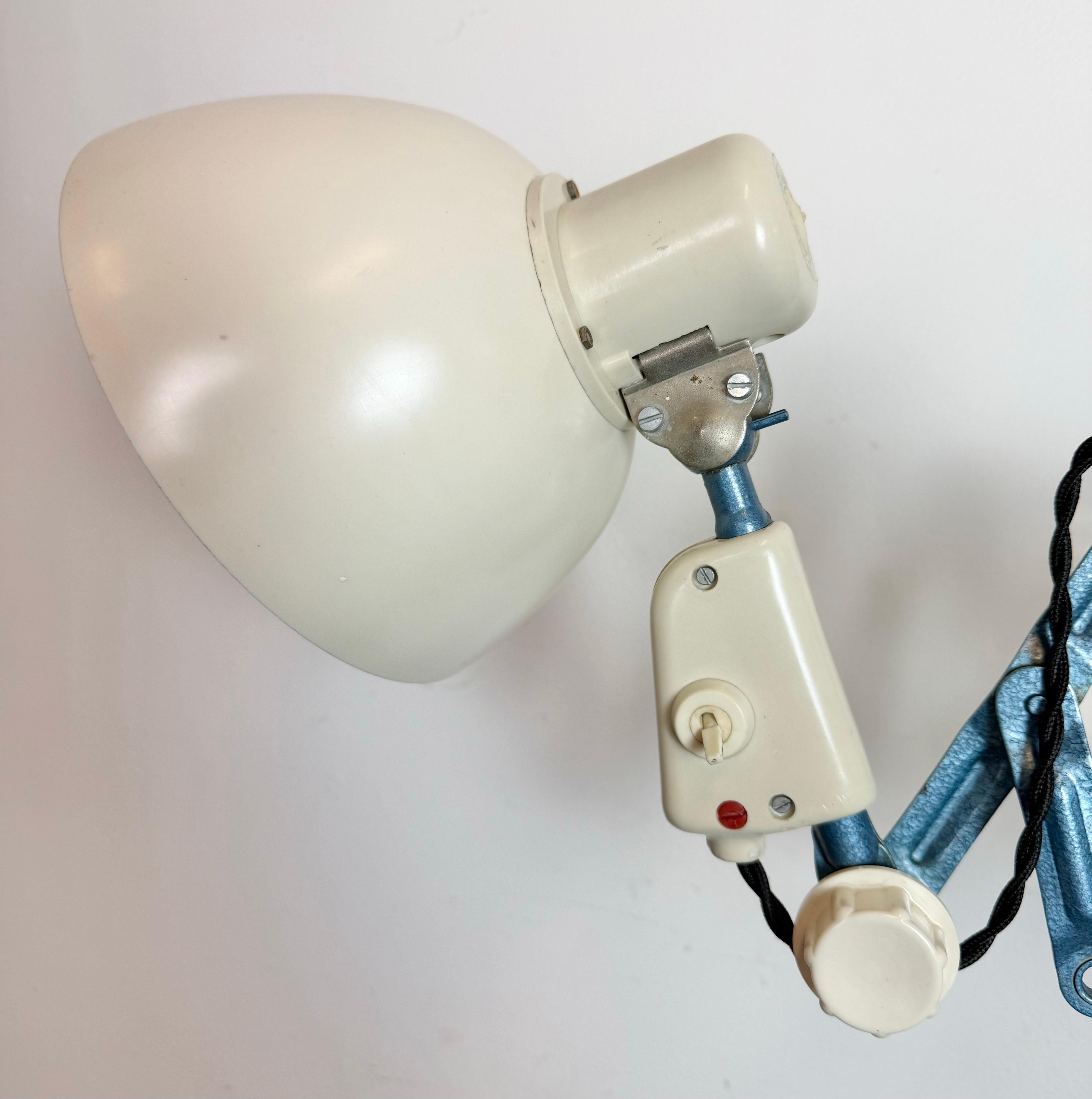 Lampada a forbice industriale della Germania dell'Est di Reif Dresden, anni '50 In condizioni buone in vendita a Kojetice, CZ