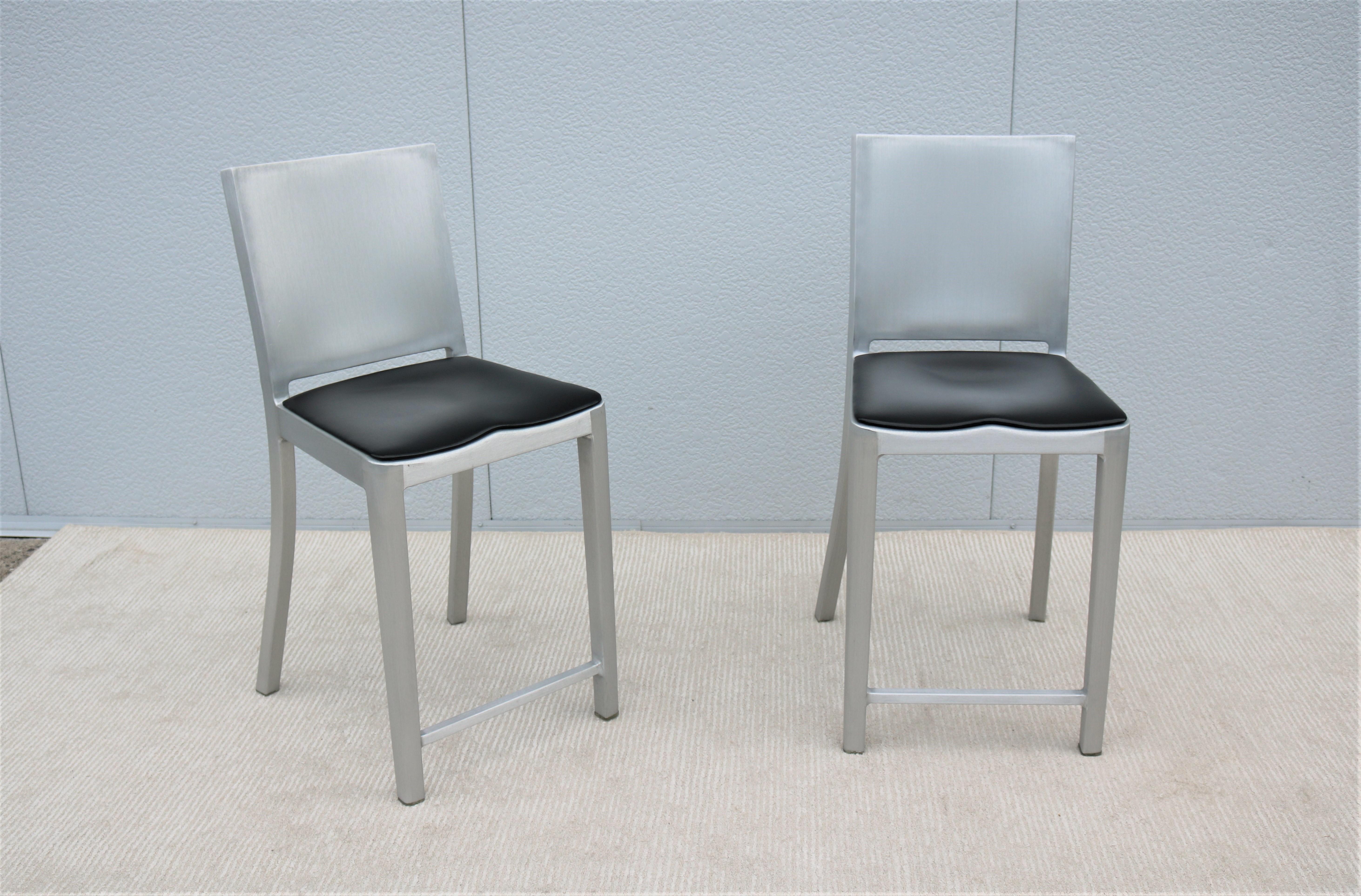 Américain Paire de tabourets de comptoir en aluminium brossé Emeco Hudson par Starck, style industriel en vente
