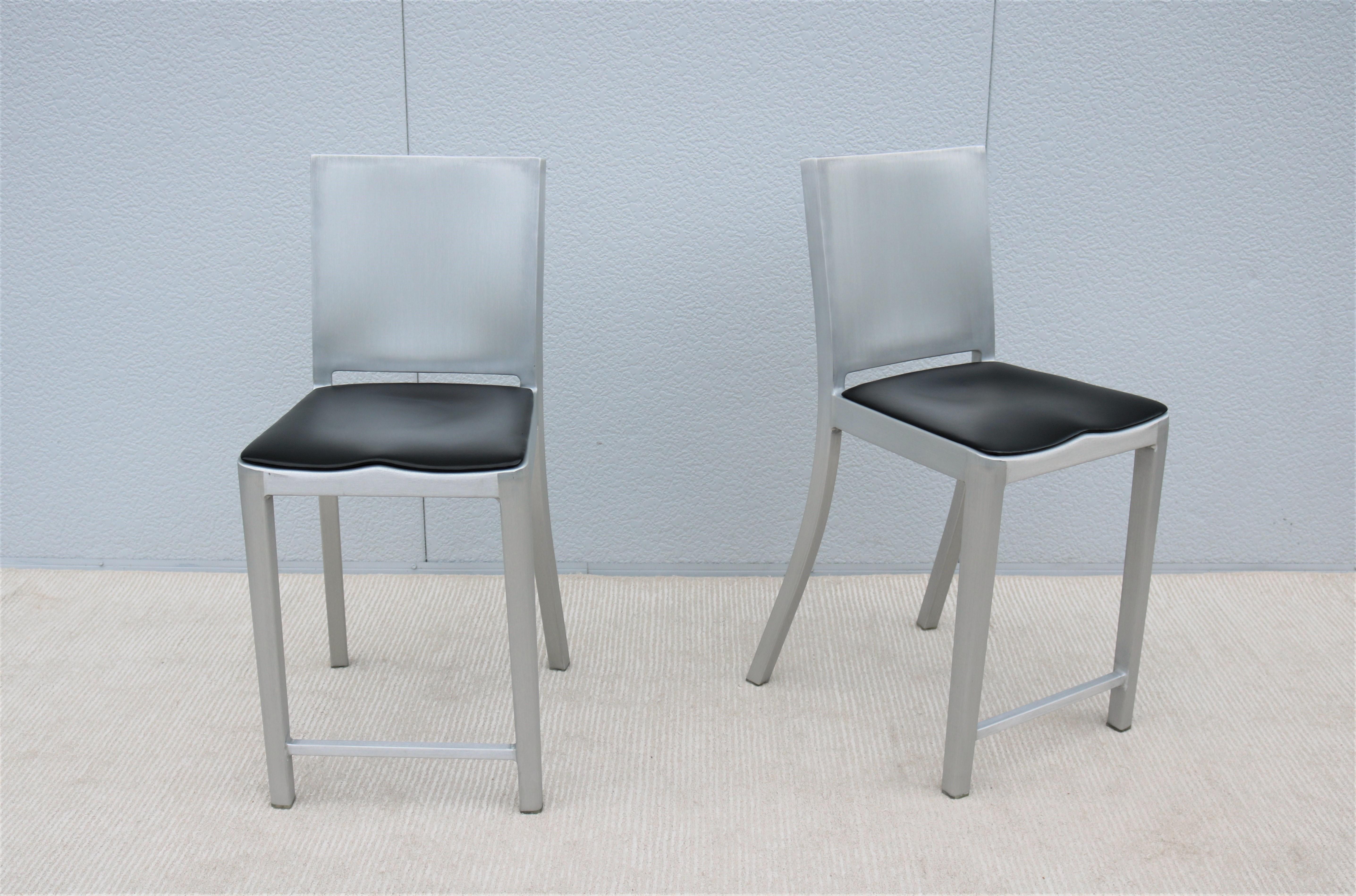 Aluminium Paire de tabourets de comptoir en aluminium brossé Emeco Hudson par Starck, style industriel en vente