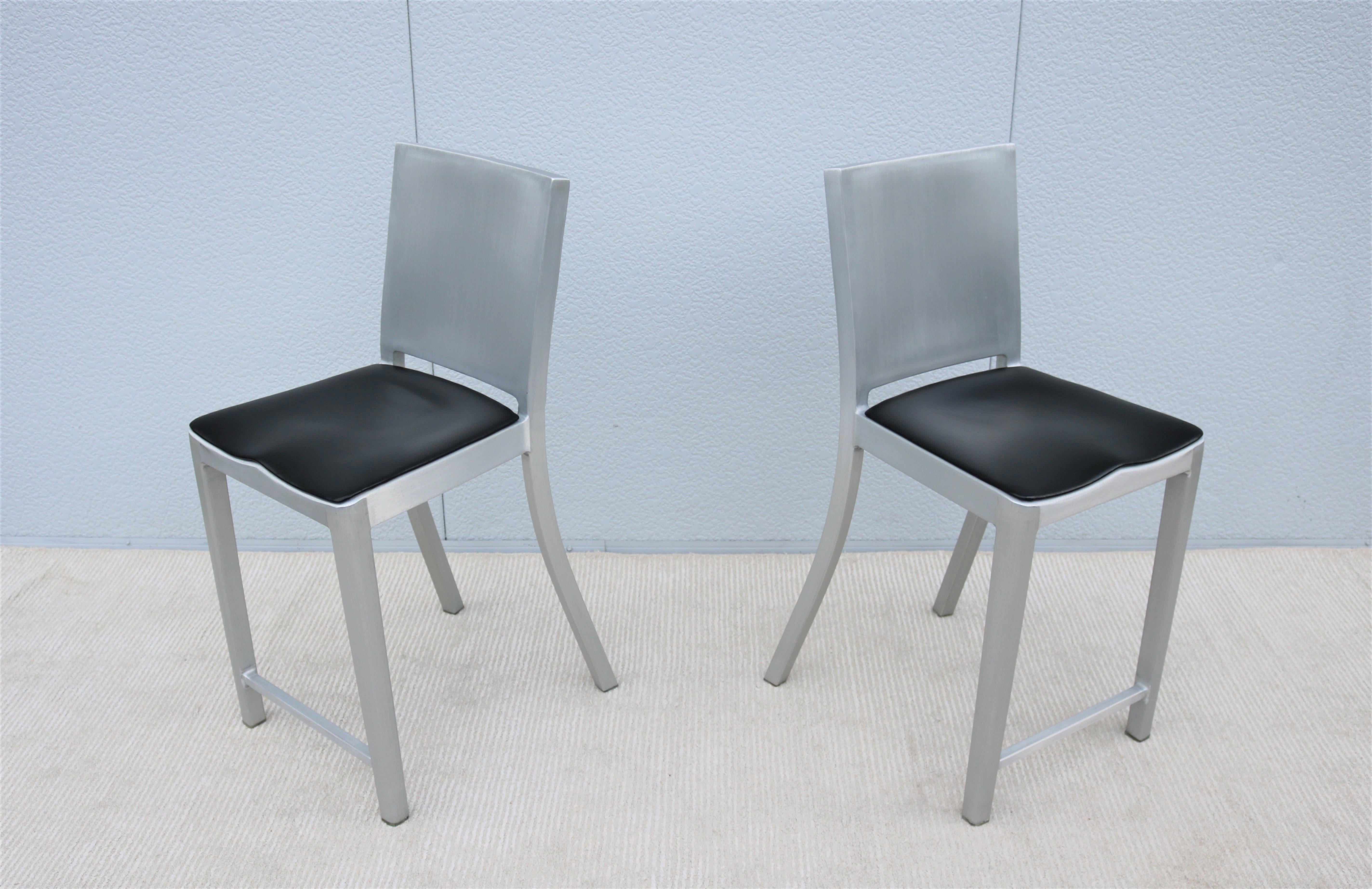 Paire de tabourets de comptoir en aluminium brossé Emeco Hudson par Starck, style industriel en vente 1