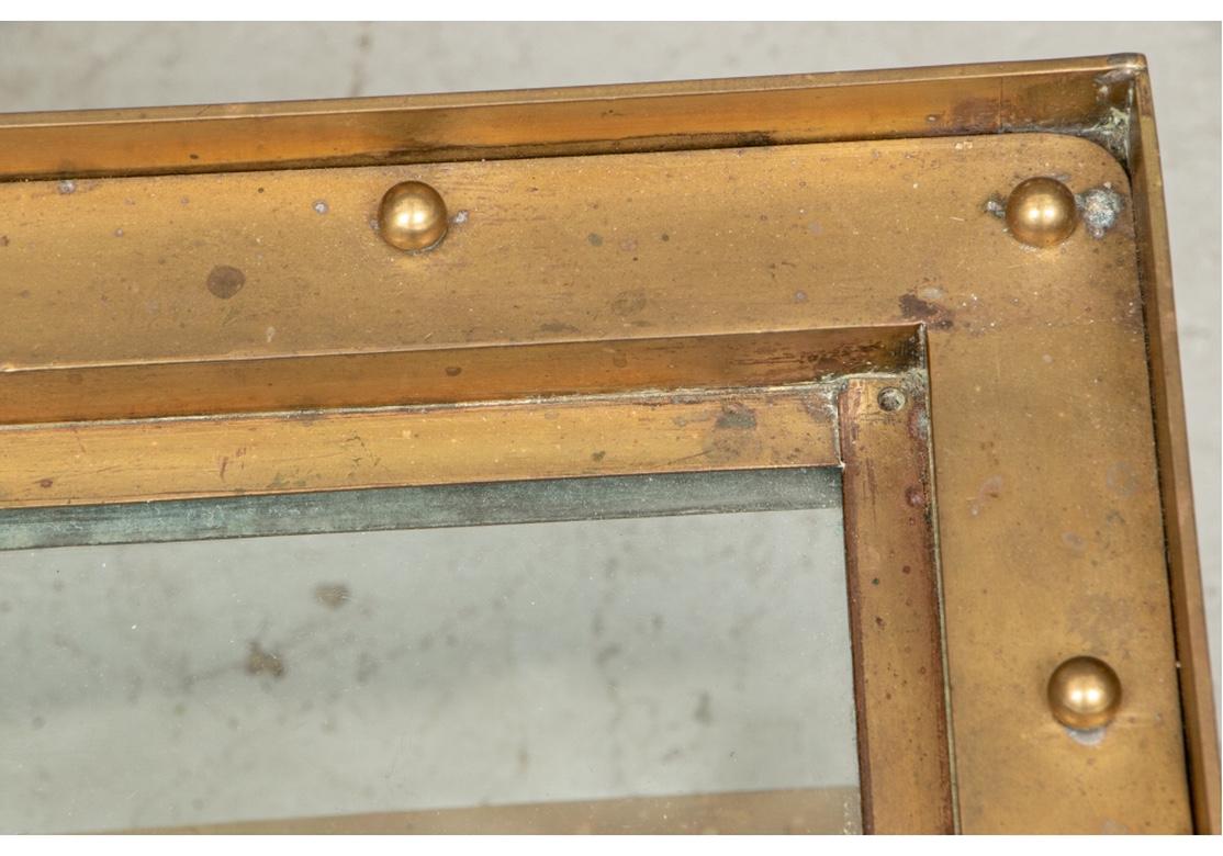 Niedriger Tisch aus der Industriezeit:: hergestellt aus einem Schiffswerftfenster im Zustand „Gut“ im Angebot in Bridgeport, CT