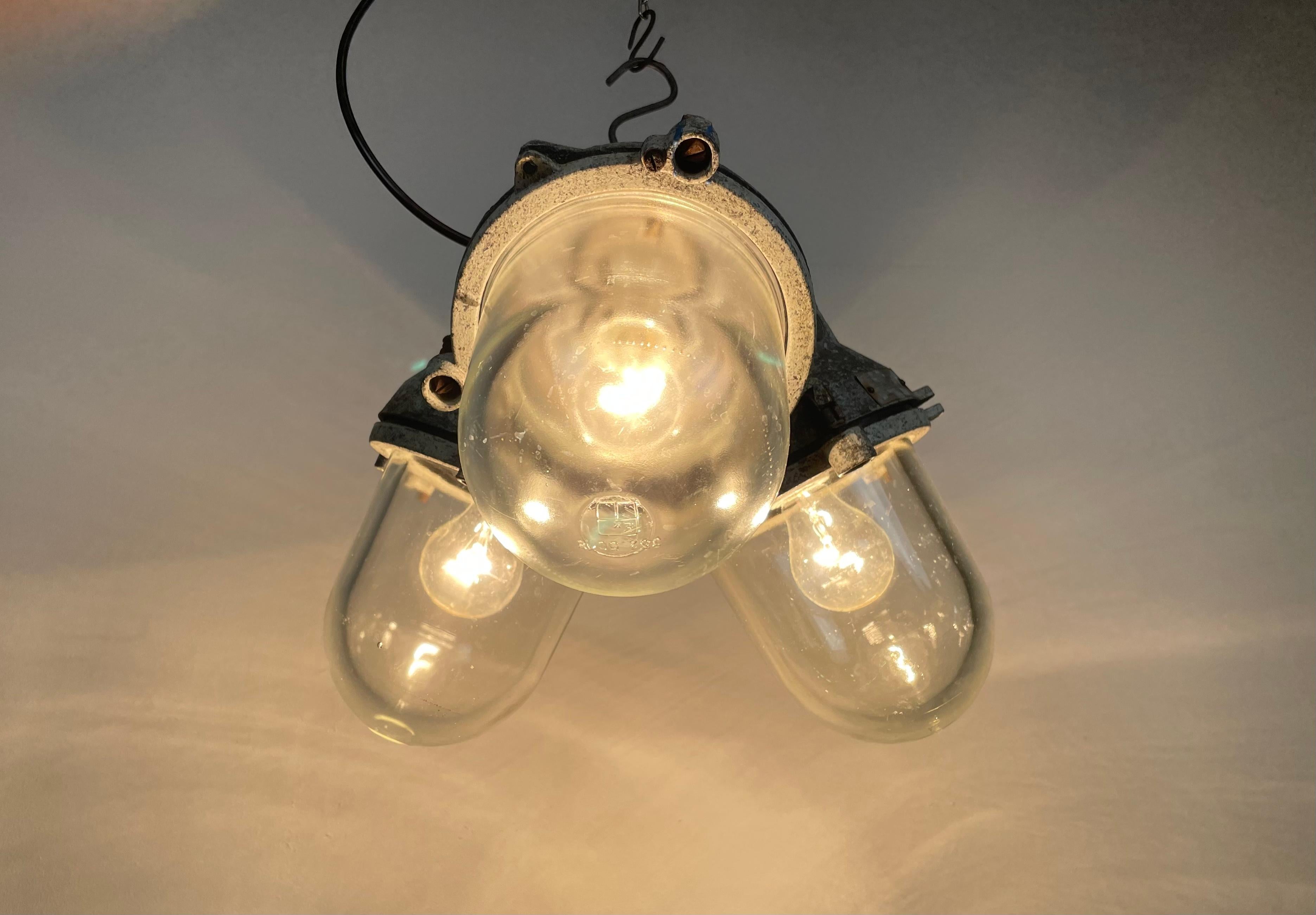 Lampadario industriale a prova di esplosione, anni '70 in vendita 5