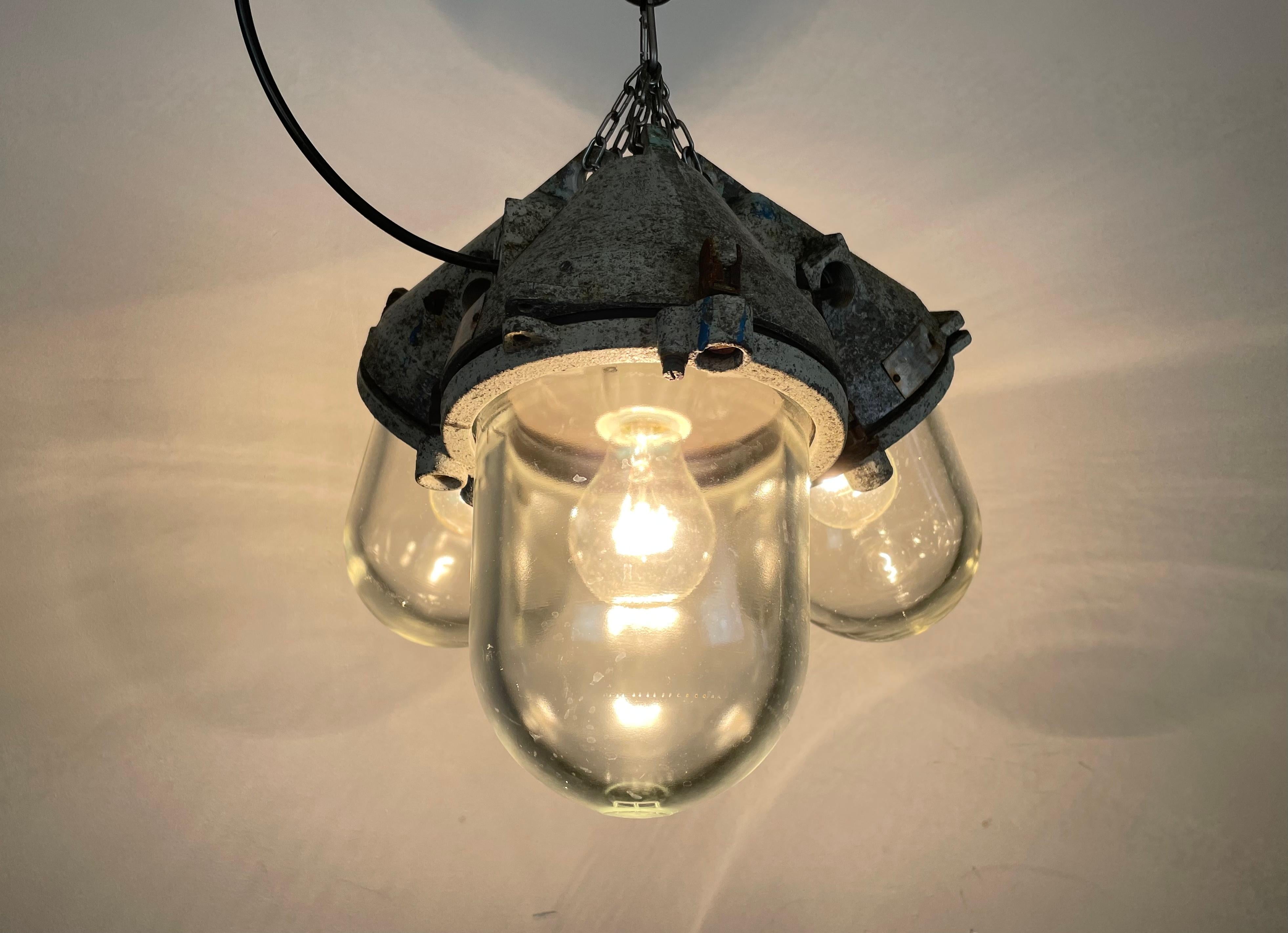 Lampadario industriale a prova di esplosione, anni '70 in vendita 6