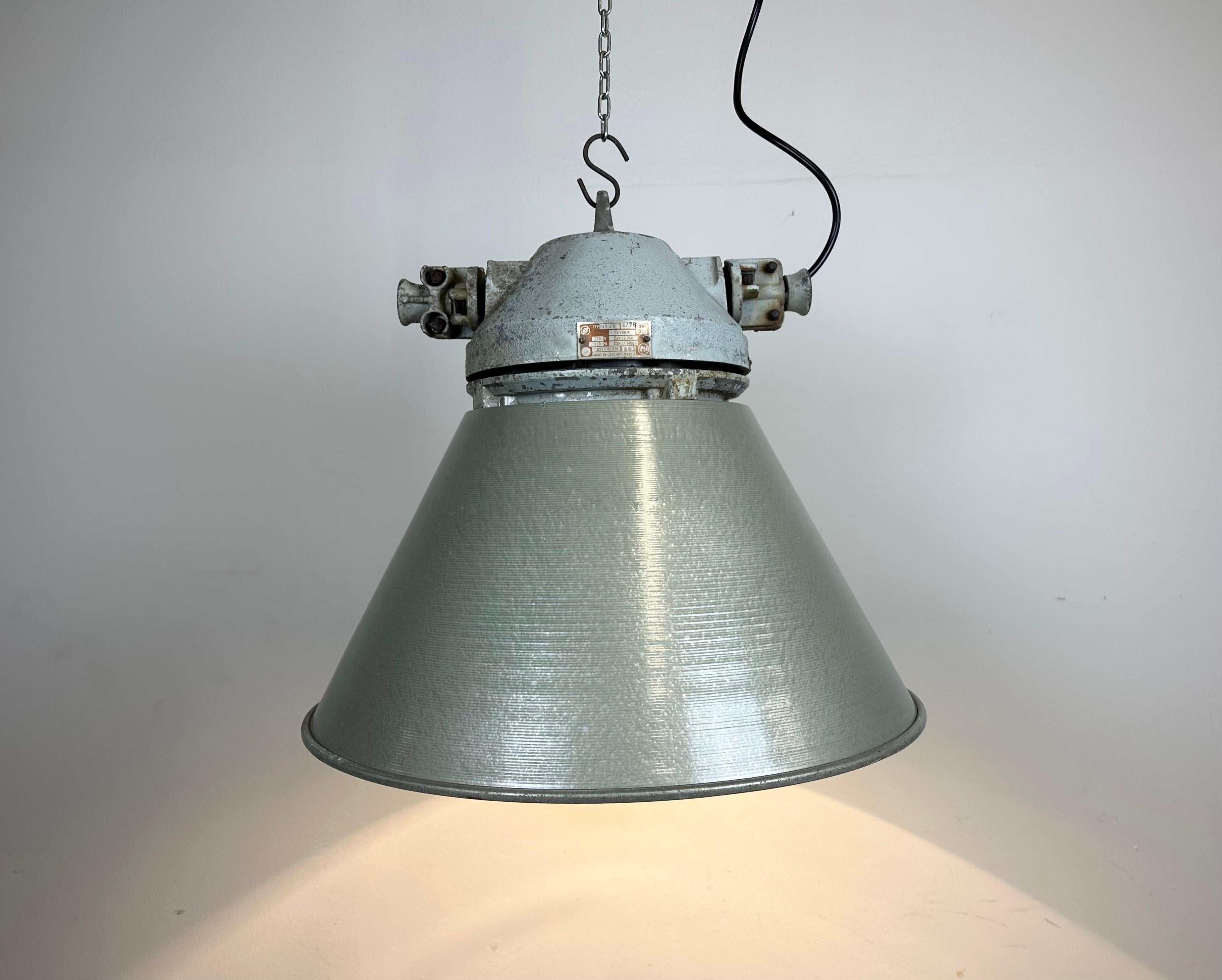 Industrial Explosion Proof Lamp with Aluminium Shade from Elektrosvit, 1970s For Sale 6