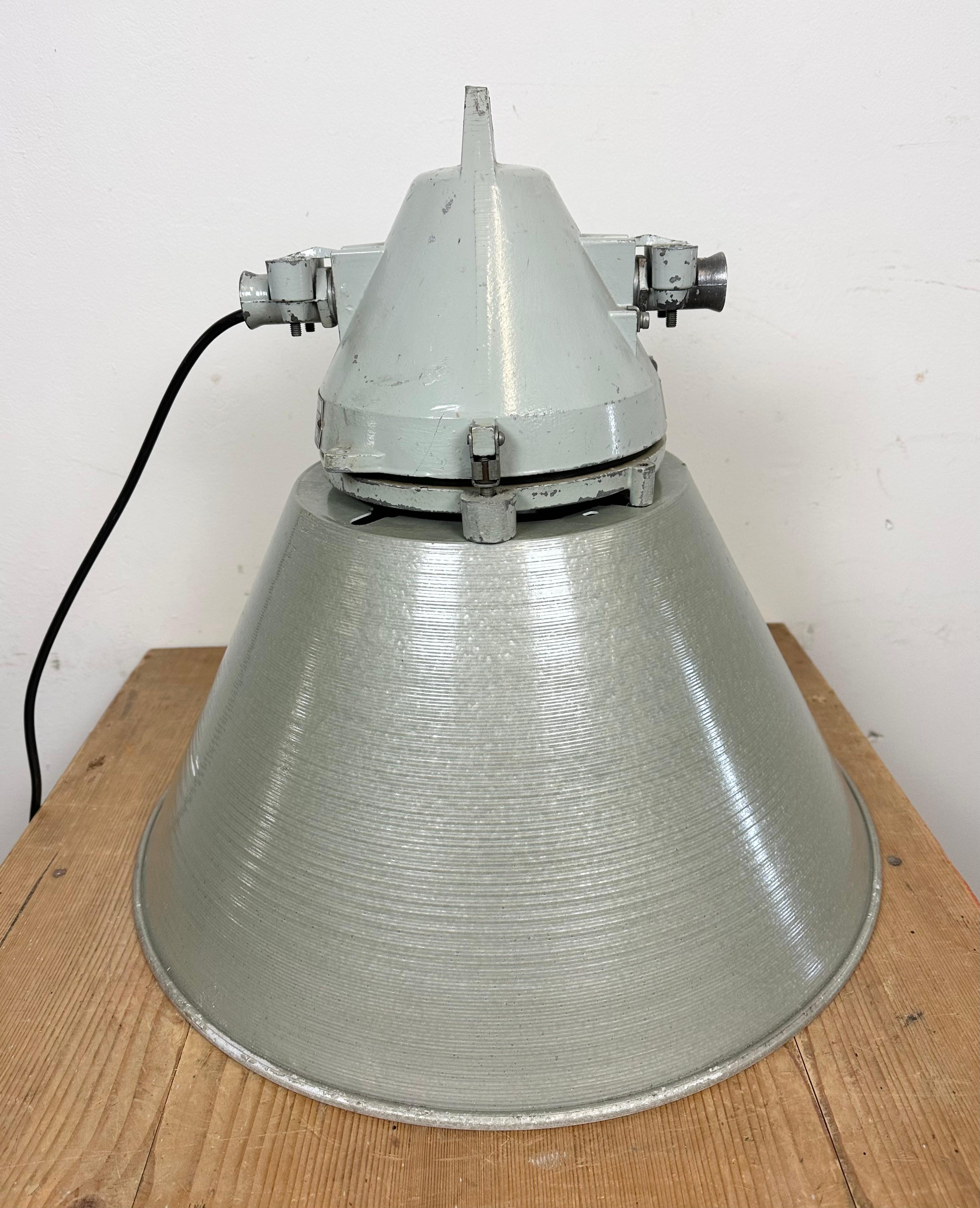 Industrial Explosion Proof Lamp with Aluminium Shade from Elektrosvit, 1970s For Sale 5