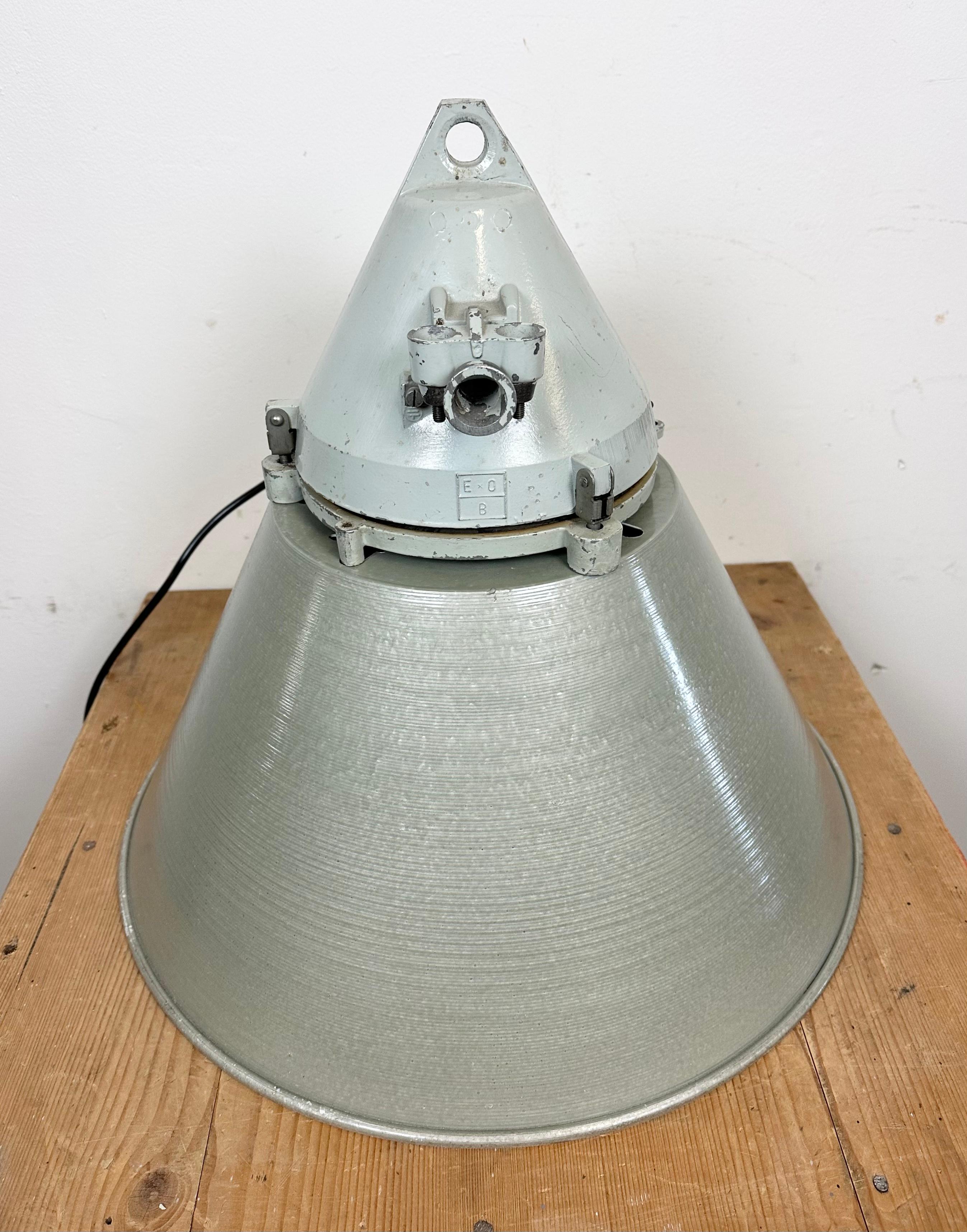 Industrial Explosion Proof Lamp with Aluminium Shade from Elektrosvit, 1970s For Sale 6
