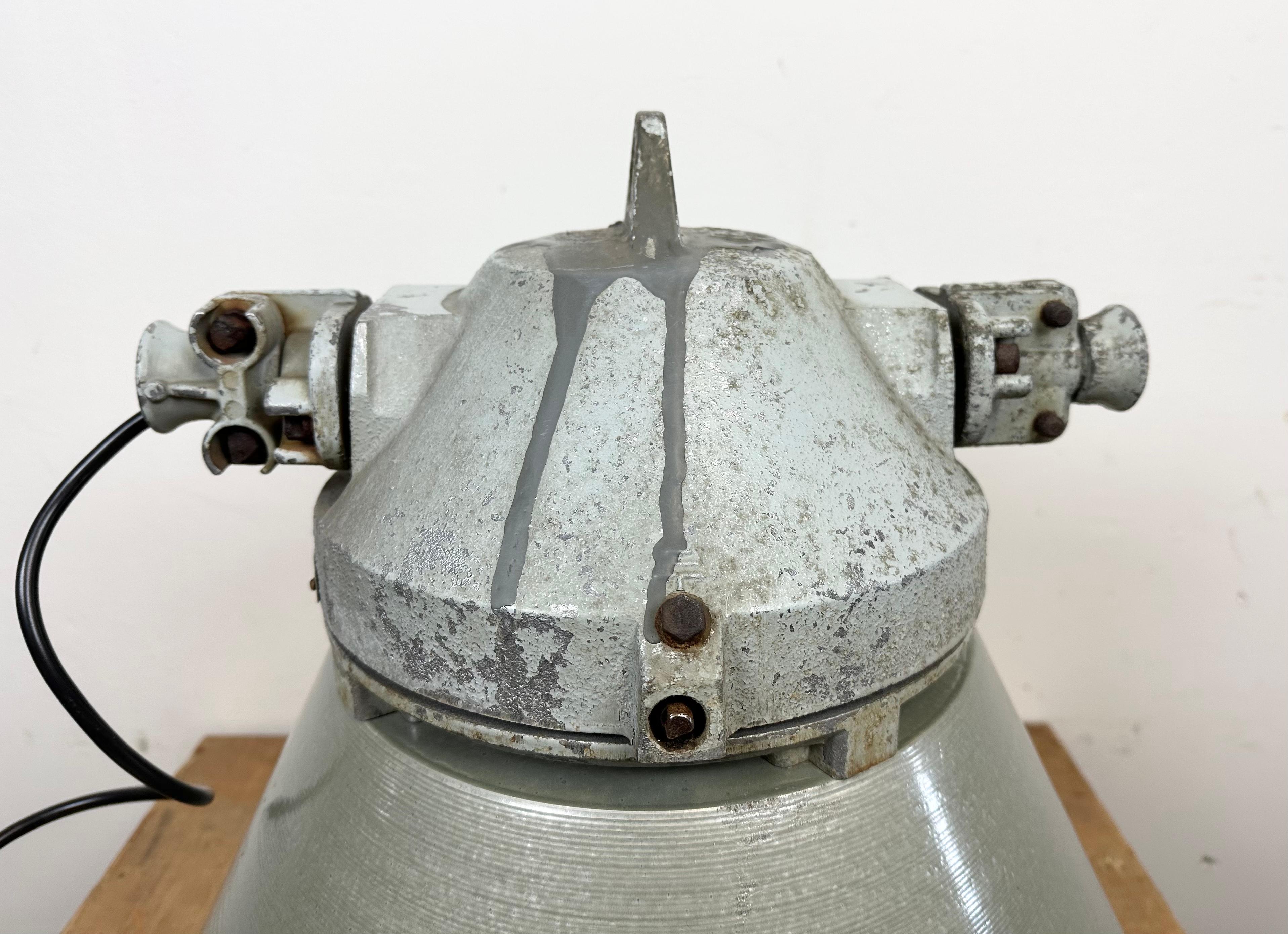 Industrial Explosion Proof Lamp with Aluminium Shade from Elektrosvit, 1970s For Sale 8