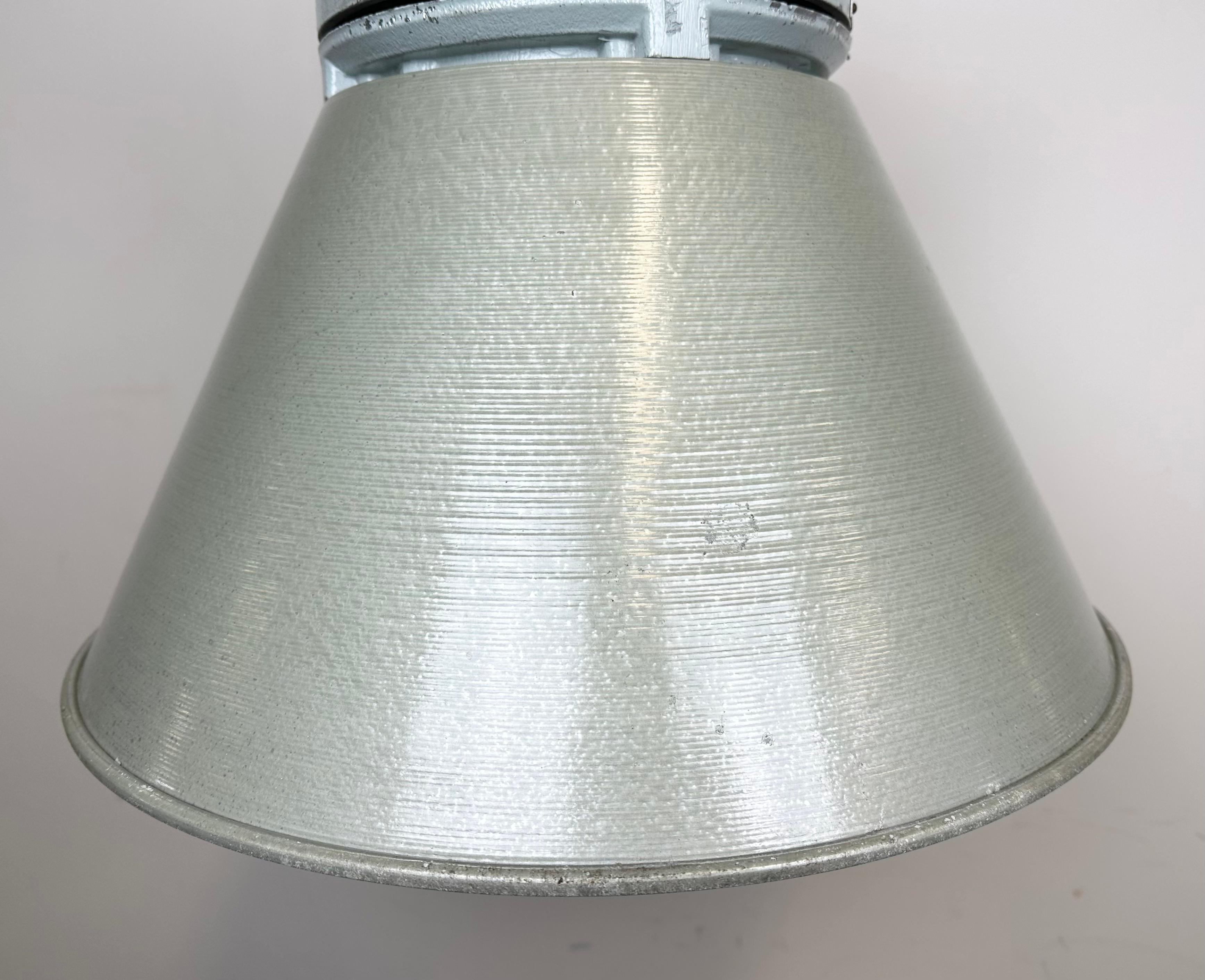 Cast Industrial Explosion Proof Lamp with Aluminium Shade from Elektrosvit, 1970s For Sale
