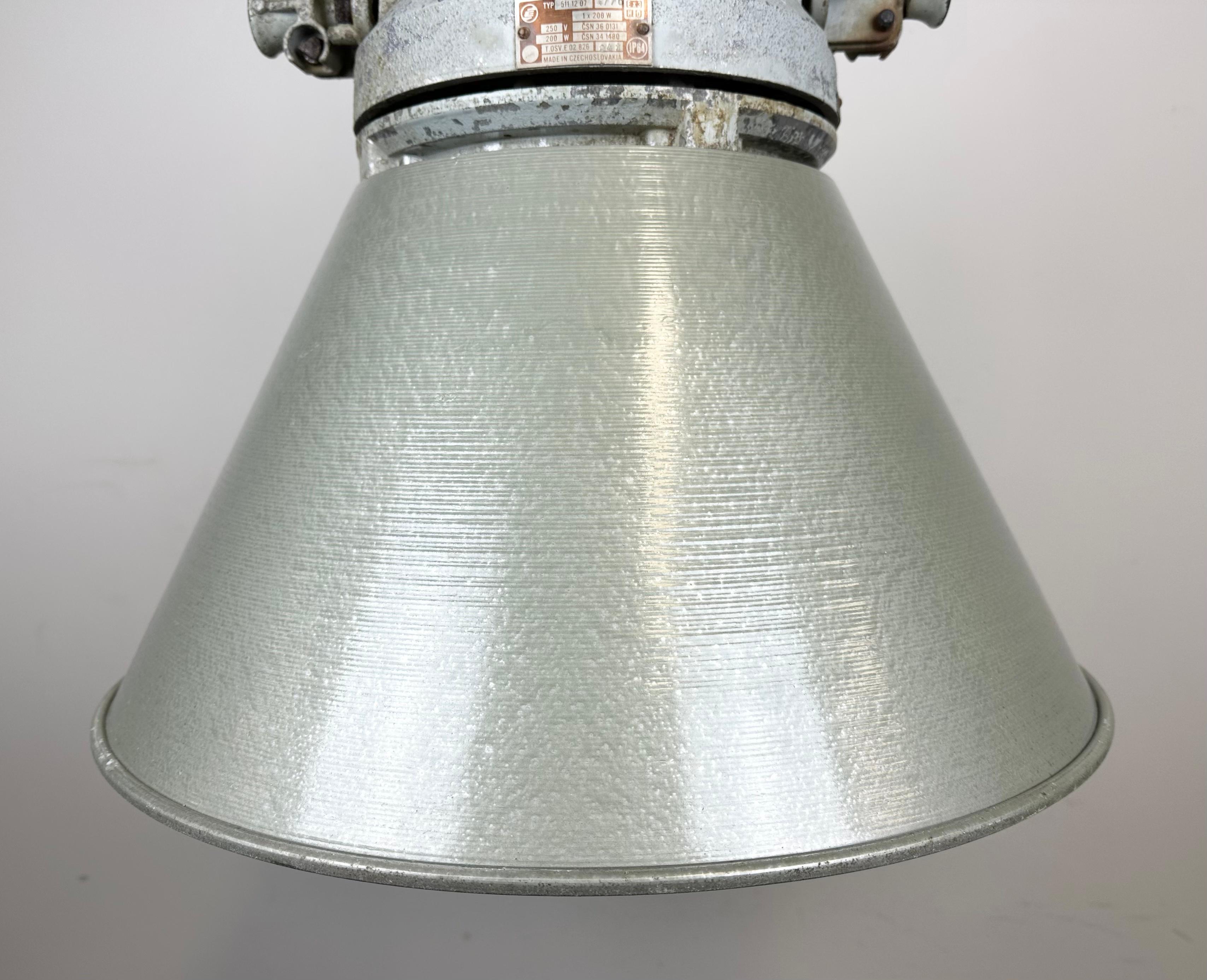 Industrial Explosion Proof Lamp with Aluminium Shade from Elektrosvit, 1970s In Good Condition For Sale In Kojetice, CZ