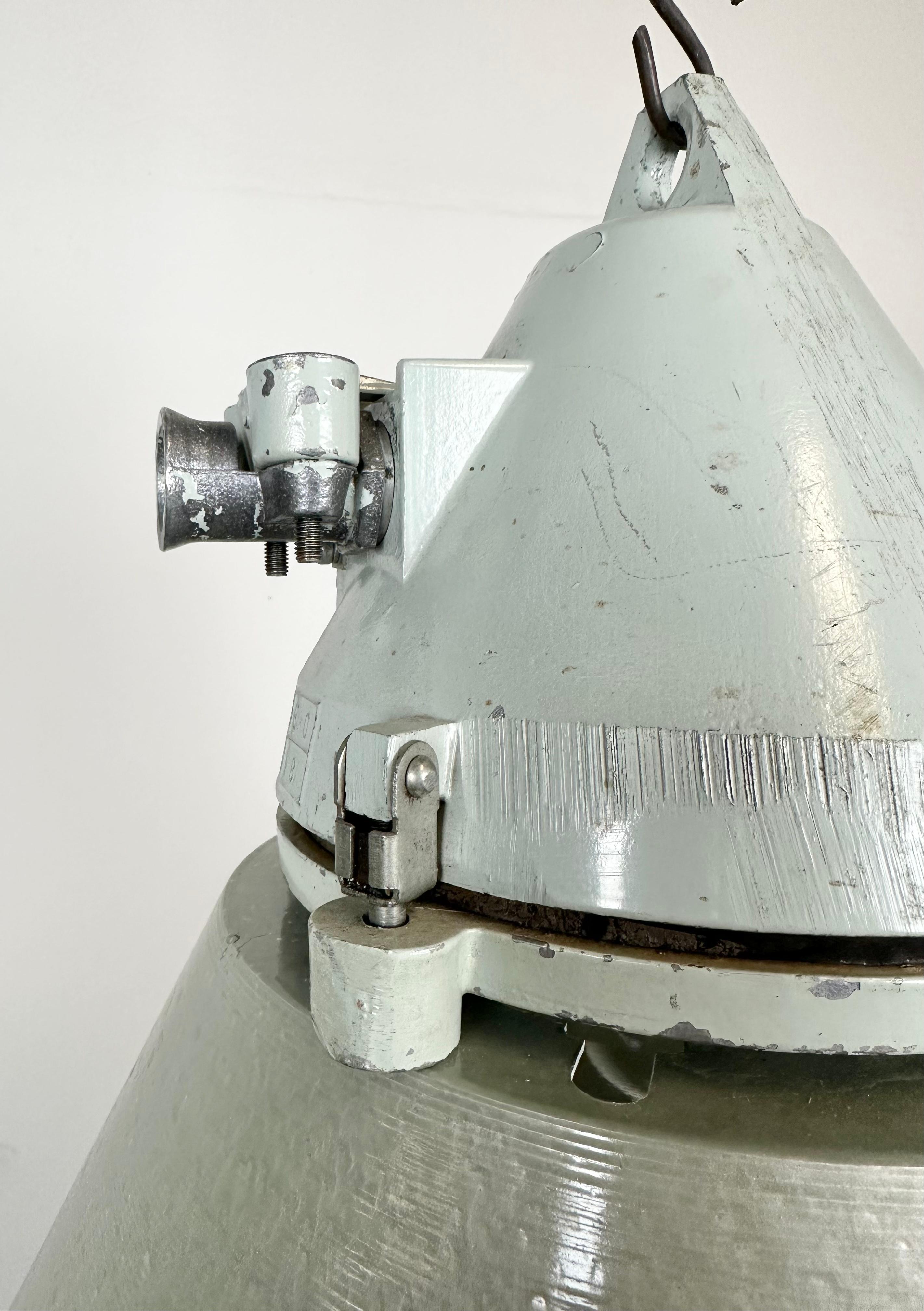 Industrial Explosion Proof Lamp with Aluminium Shade from Elektrosvit, 1970s For Sale 1
