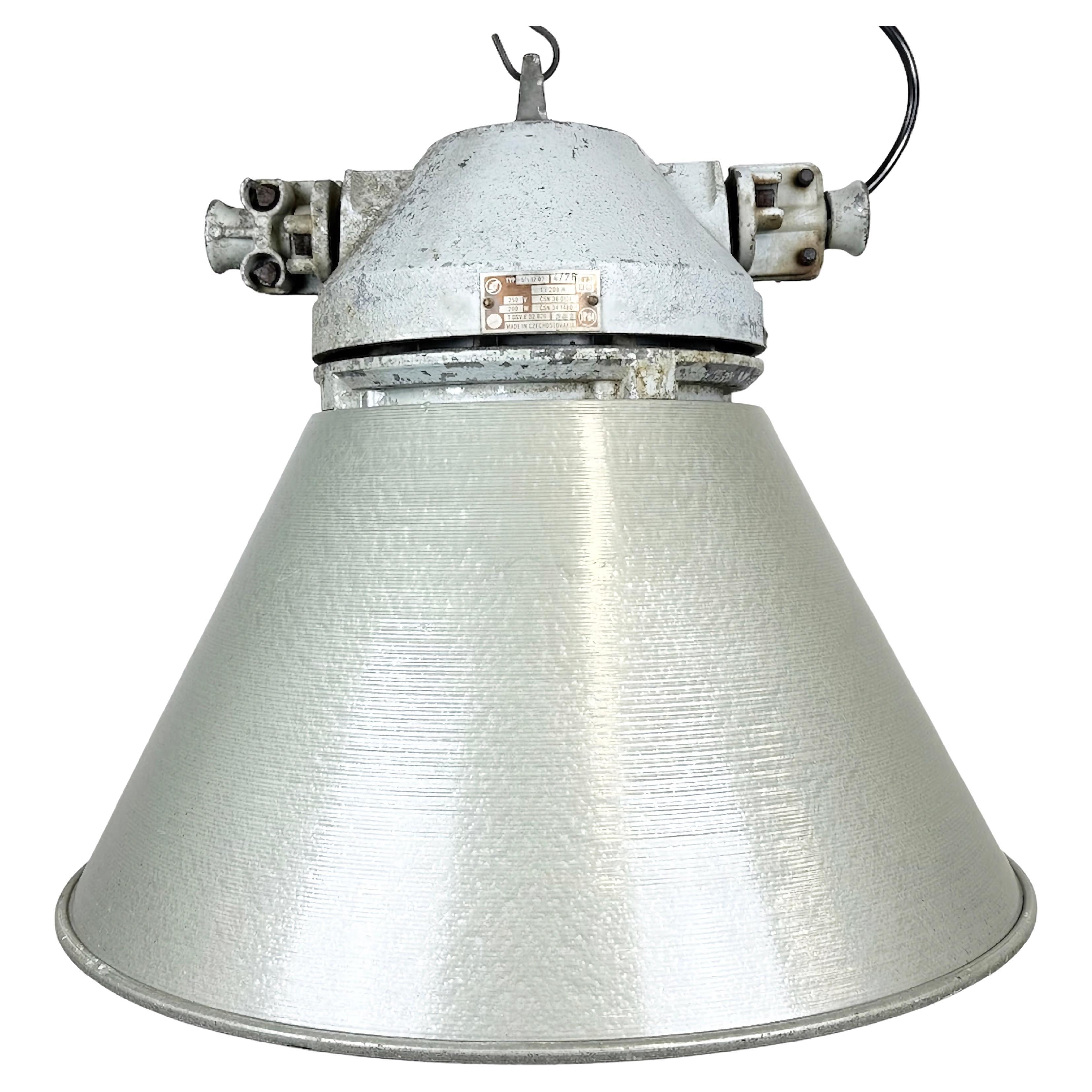 Lampe d'extraction industrielle avec abat-jour en aluminium de Elektrosvit, 1970