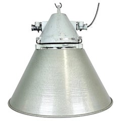 Lampe d'extraction industrielle avec abat-jour en aluminium de Elektrosvit, 1970