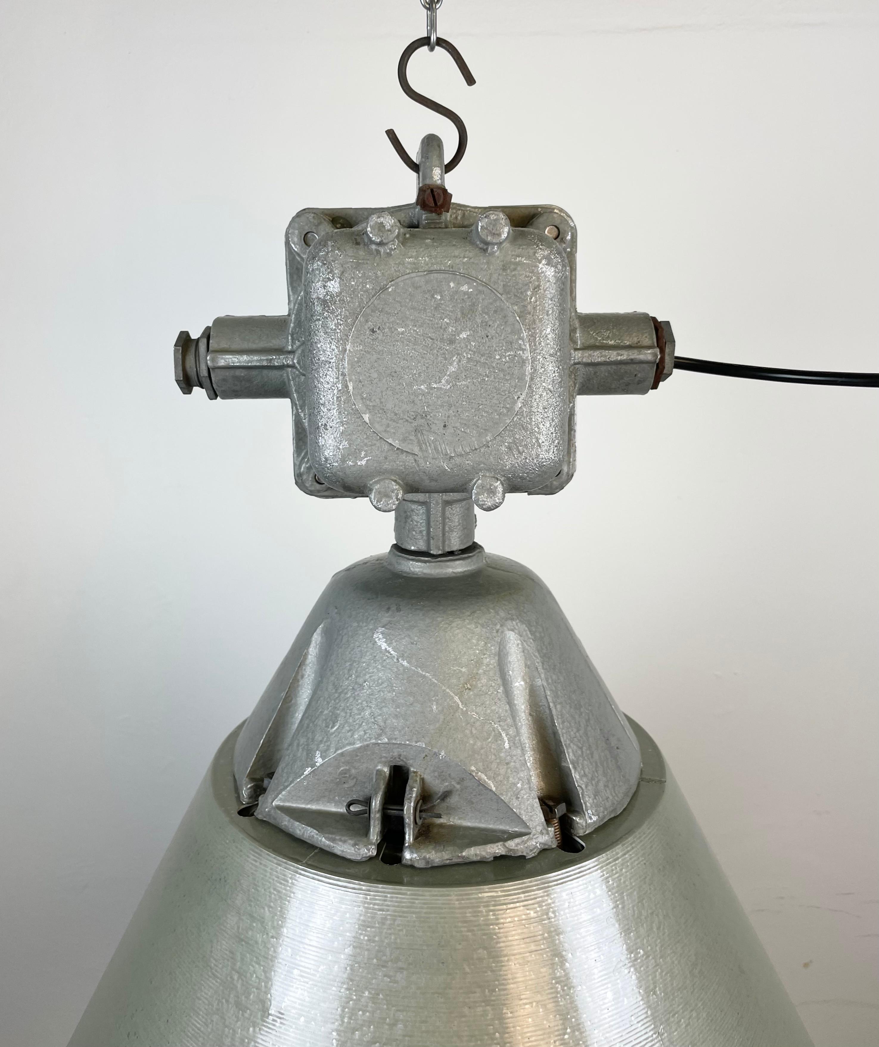 Industrial Explosion Proof Lamp with Aluminium Shade from Polam, 1970s For Sale 4