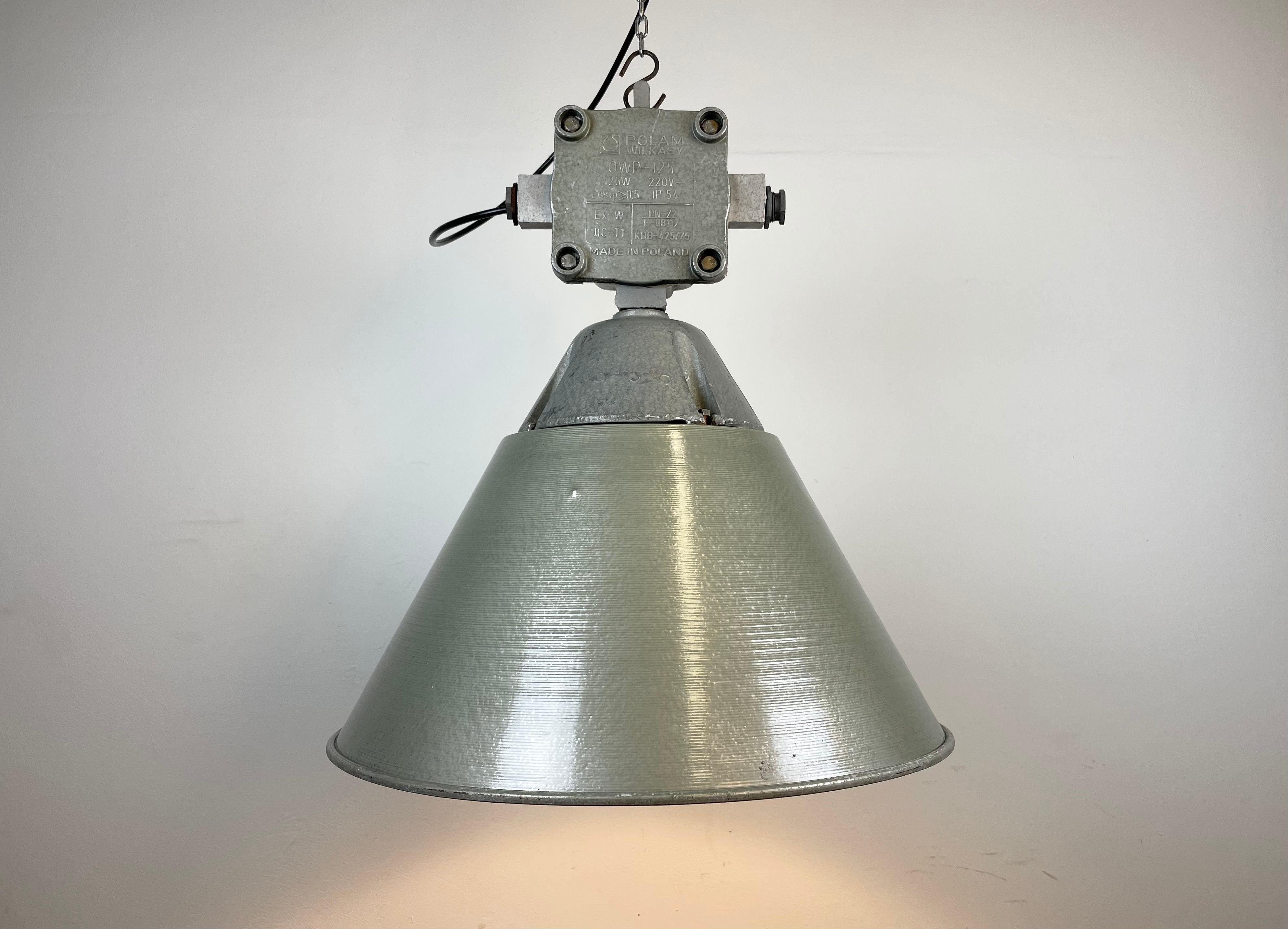 Industrial Explosion Proof Lamp with Aluminium Shade from Polam, 1970s For Sale 7