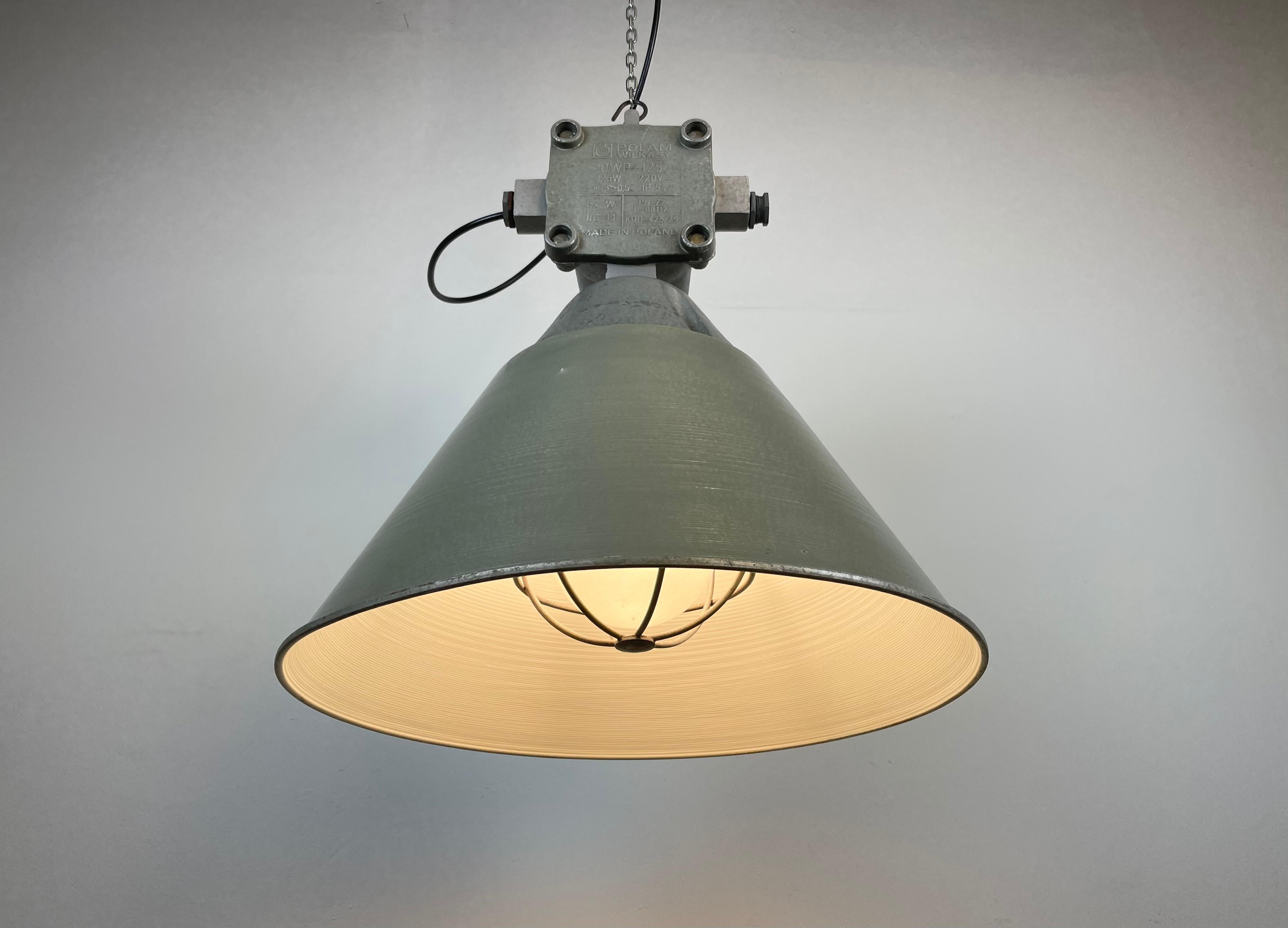 Industrial Explosion Proof Lamp with Aluminium Shade from Polam, 1970s For Sale 8