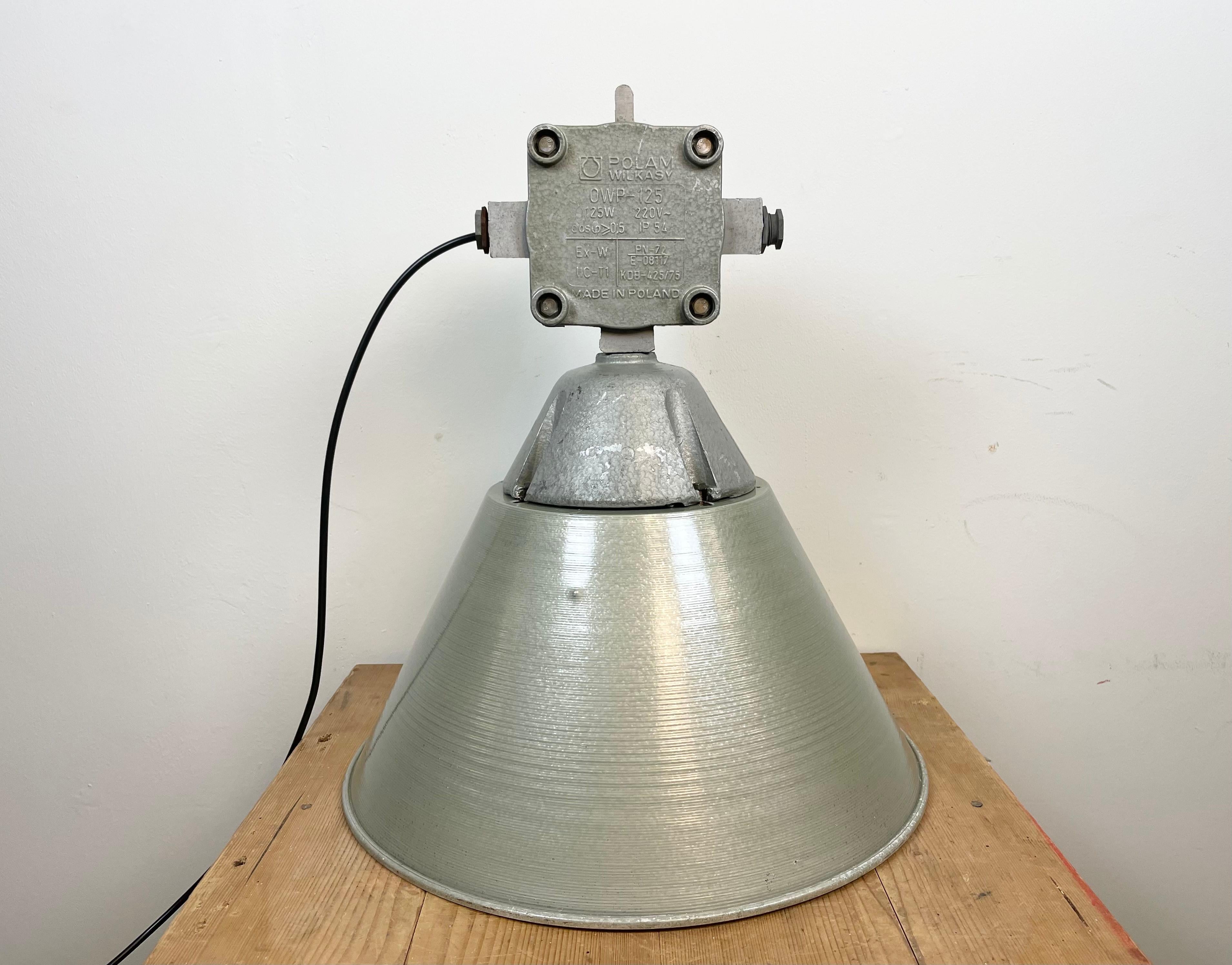 Industrial Explosion Proof Lamp with Aluminium Shade from Polam, 1970s For Sale 9