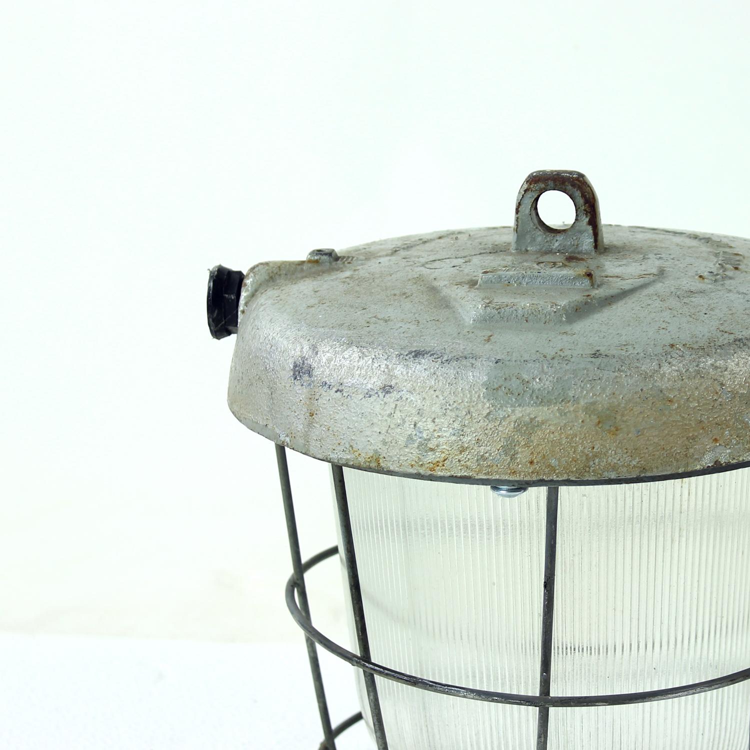Industrial Factory Ceiling Light, Czechoslovakia 1950s In Good Condition For Sale In Zohor, SK