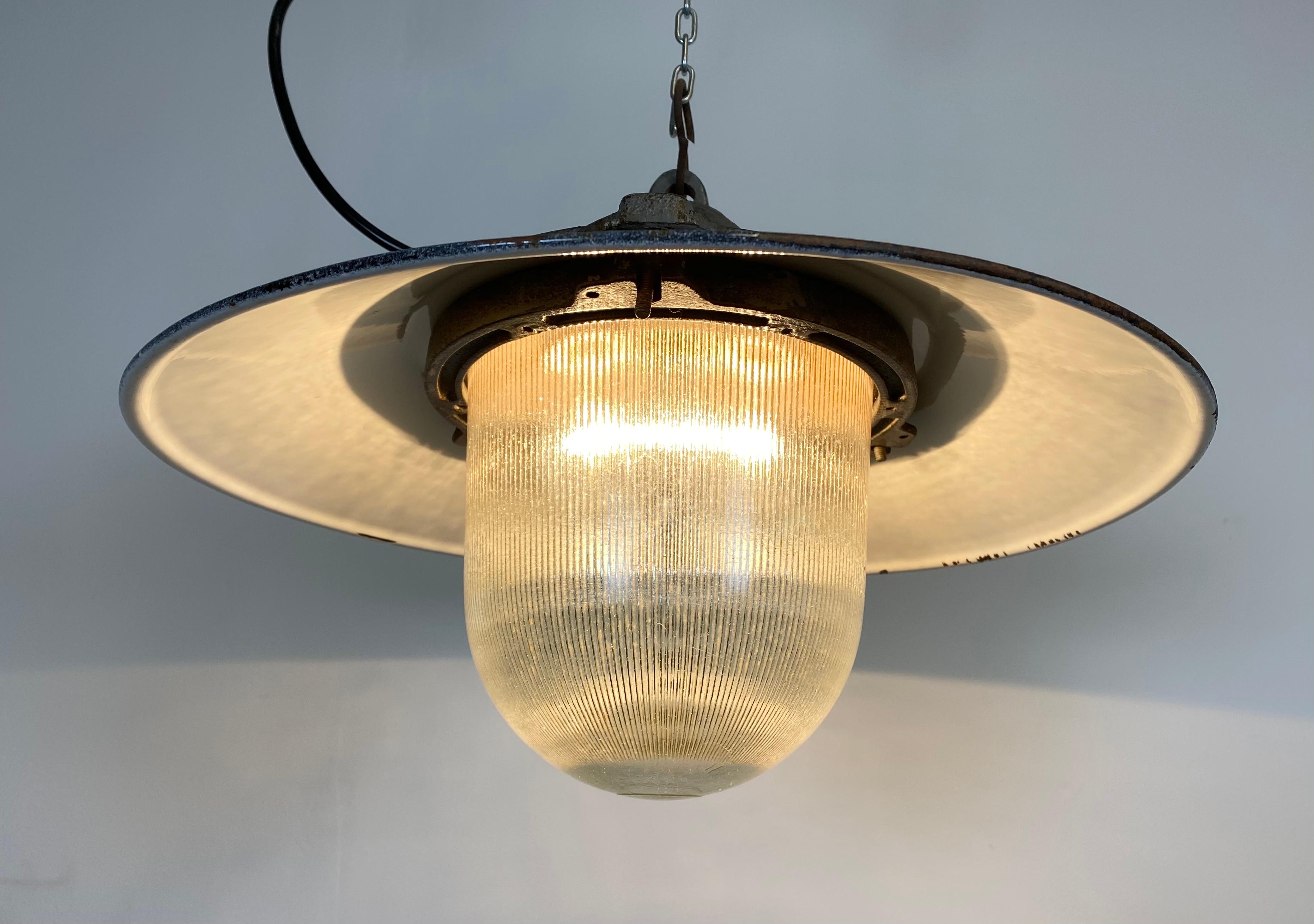 Industrial Factory Pendant Lamp, 1950s In Good Condition In Kojetice, CZ