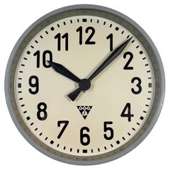 Horloge murale d'usine industrielle de Pragotron, années 1960