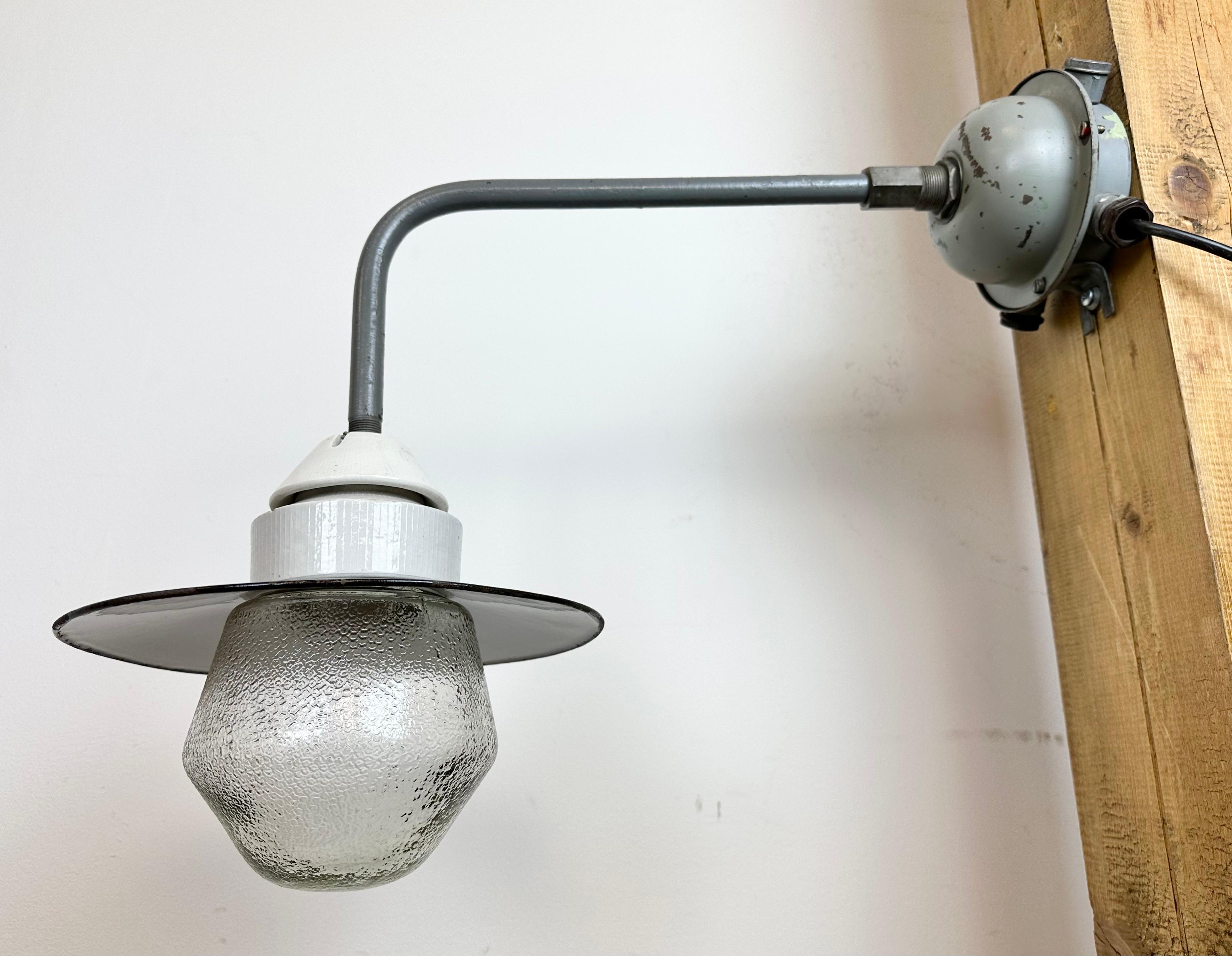 Industrial Factory Wall Light with Enamel Shade, 1960s For Sale 5