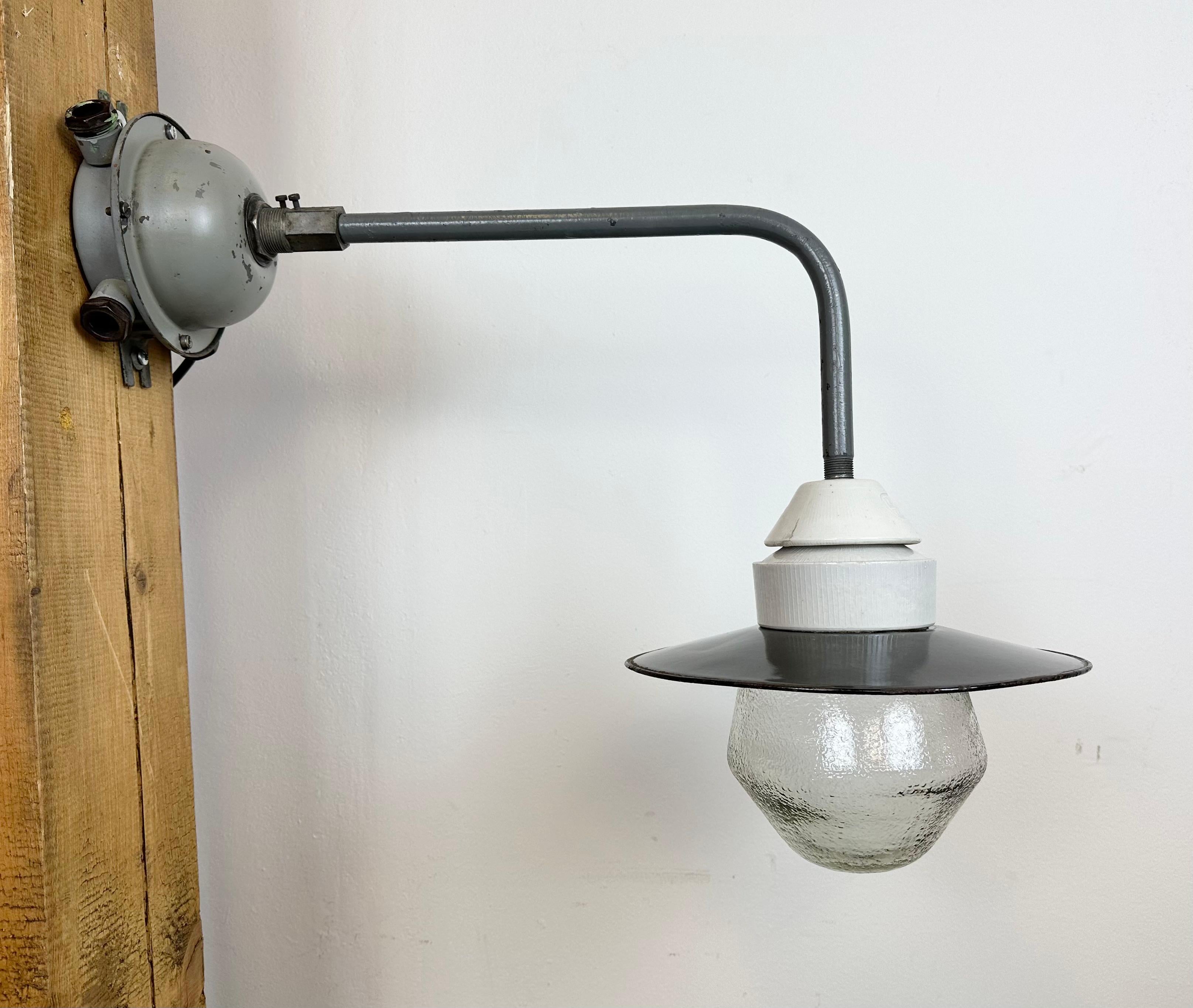 Industrial Factory Wall Light with Enamel Shade, 1960s For Sale 6
