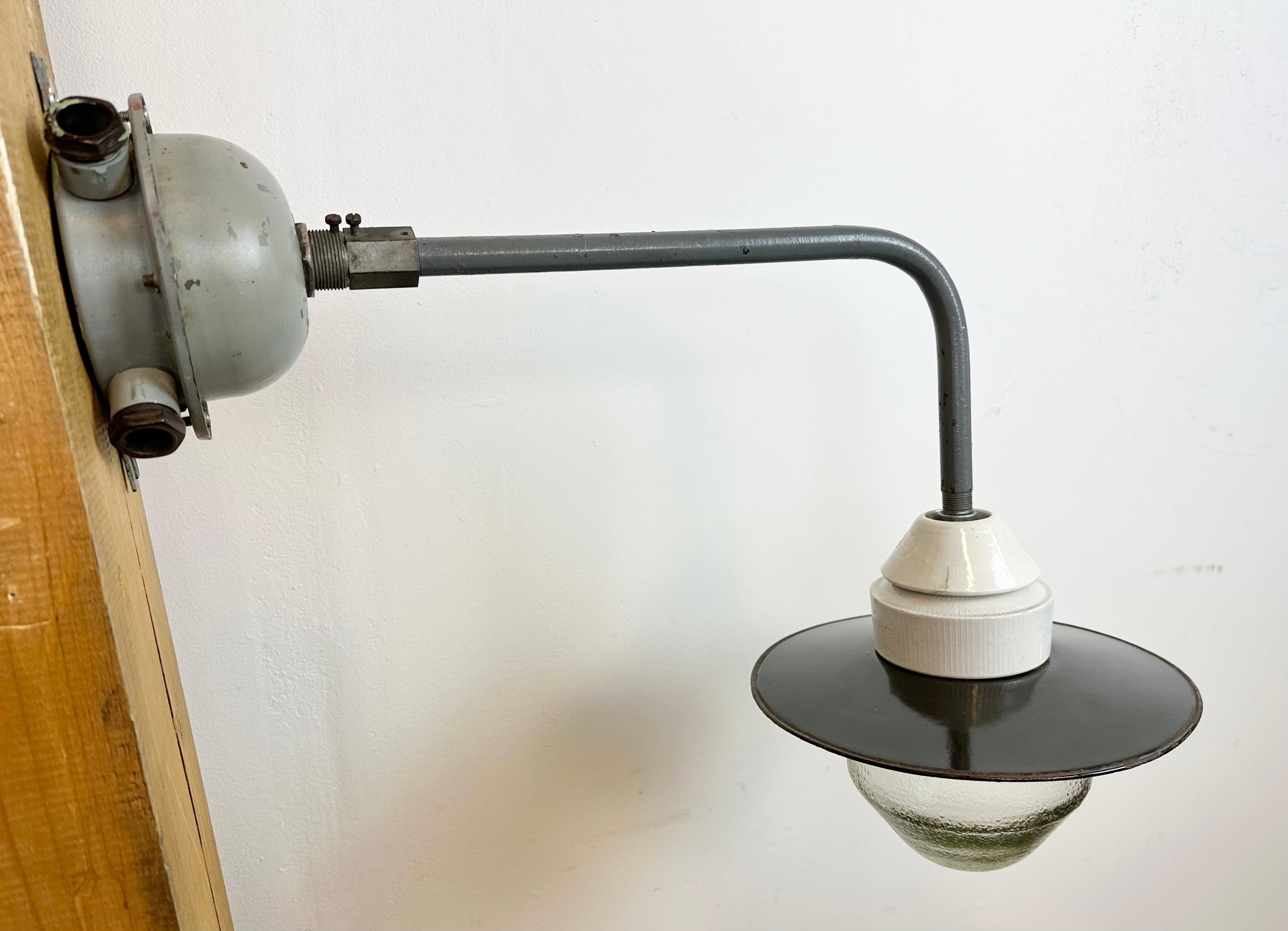 Industrial Factory Wall Light with Enamel Shade, 1960s For Sale 10