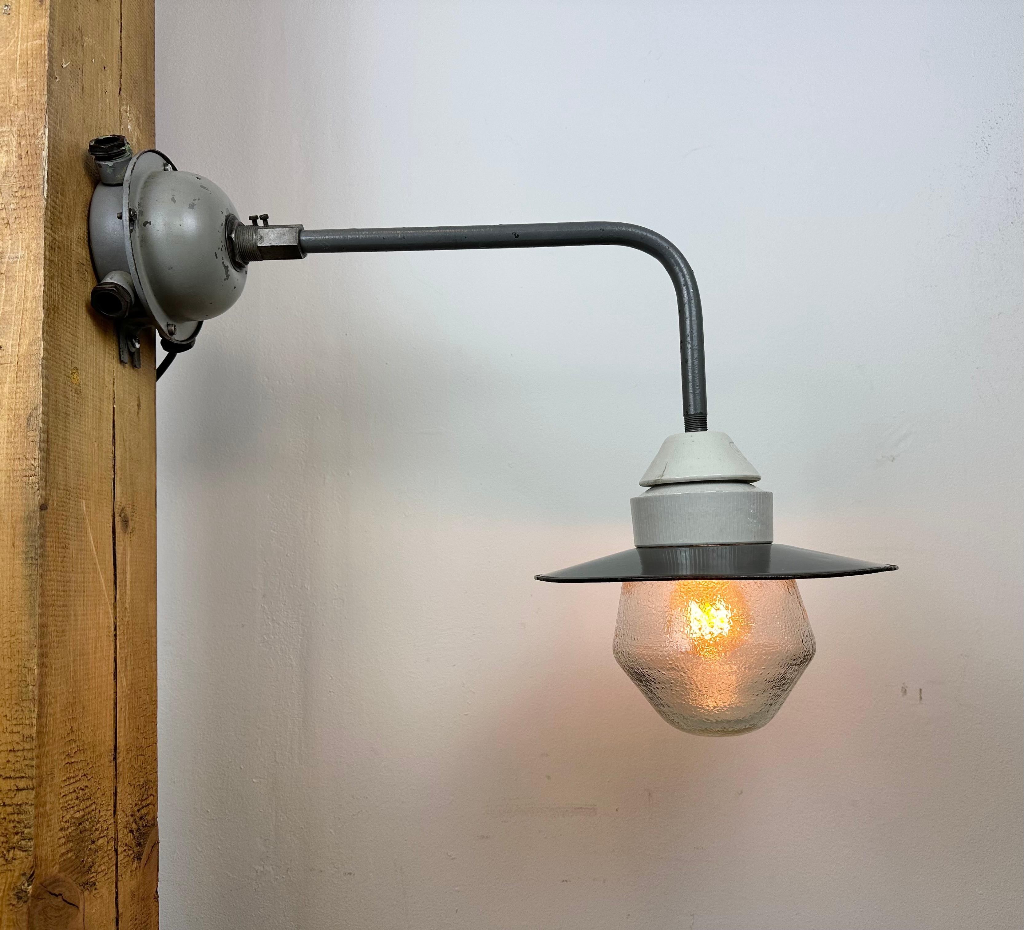 Industrial Factory Wall Light with Enamel Shade, 1960s For Sale 11
