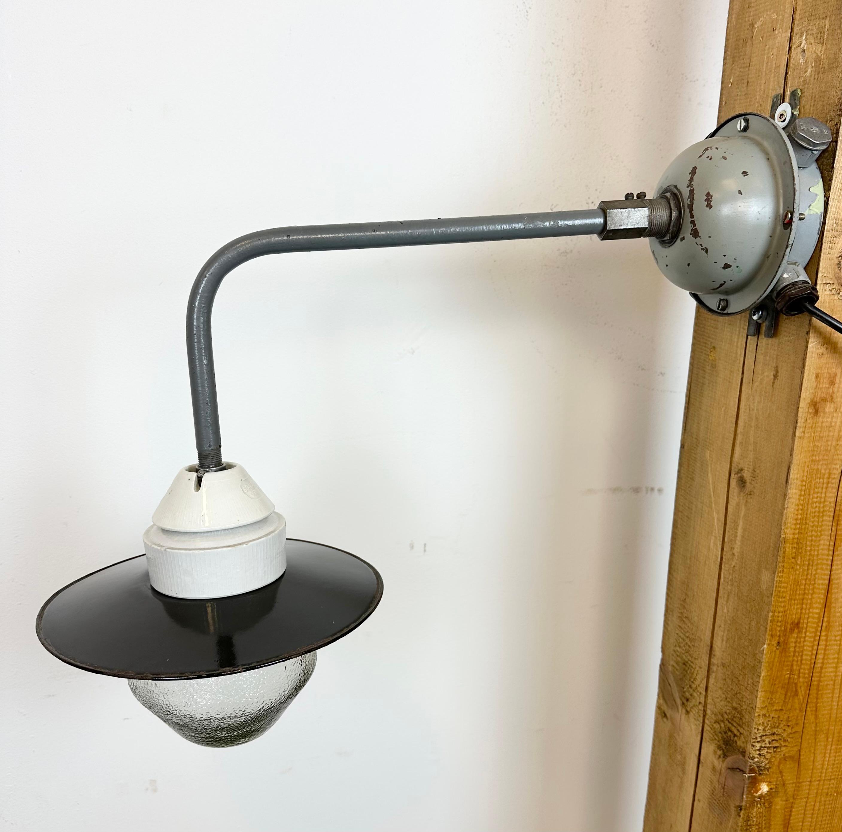 Industrial Factory Wall Light with Enamel Shade, 1960s For Sale 1