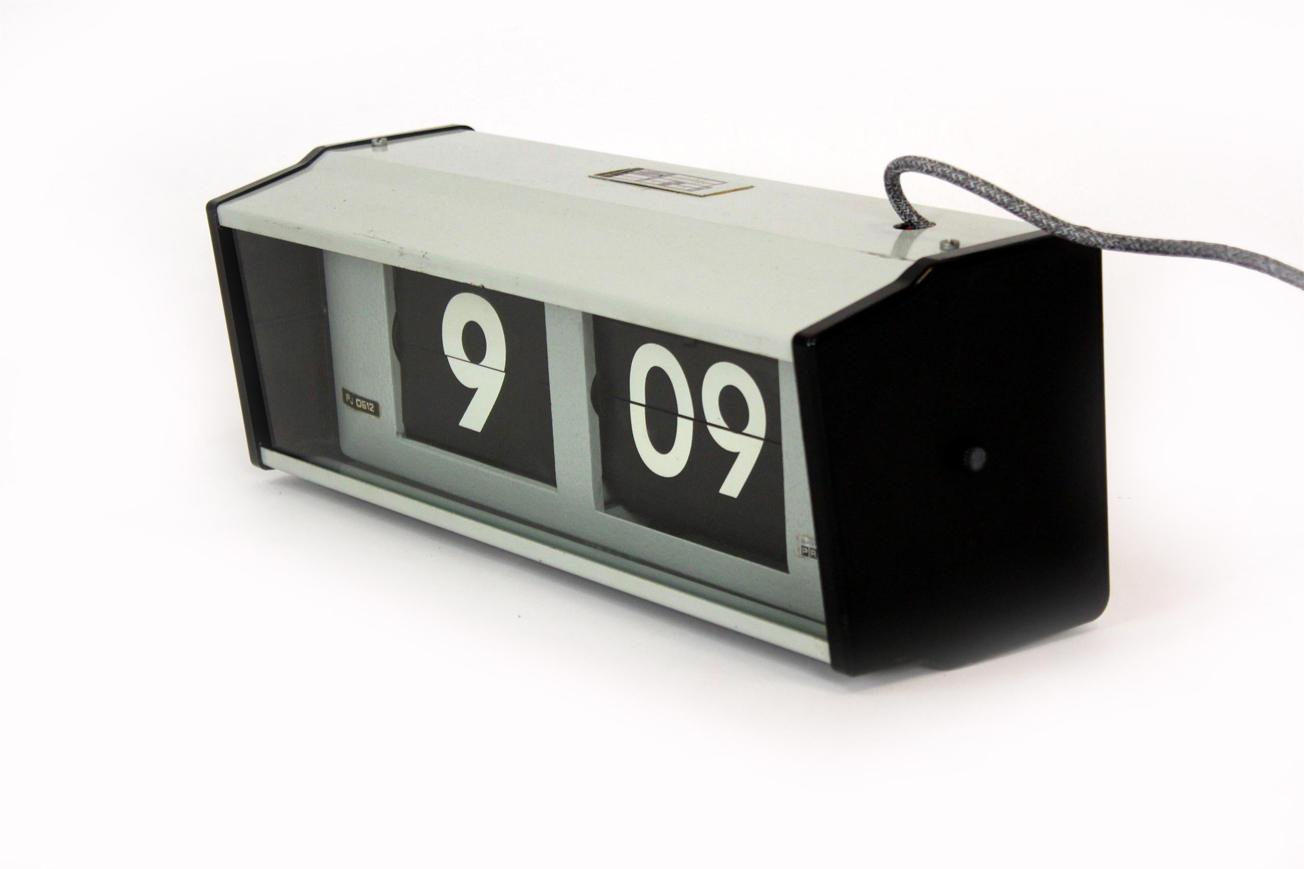 Industrial Flip Wall Clock from Pragotron, 1980s For Sale 3