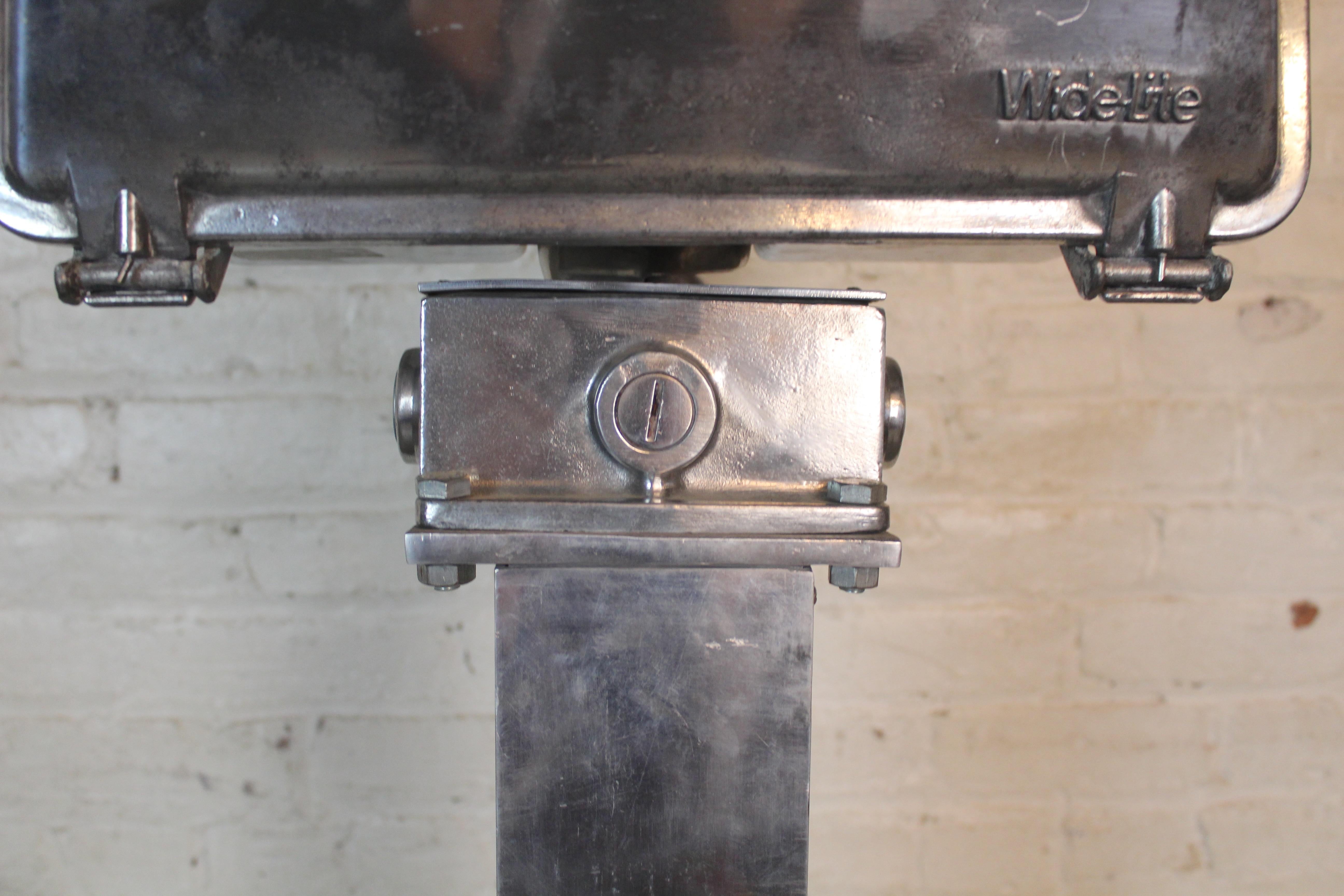 Lámpara de pie industrial en venta 4