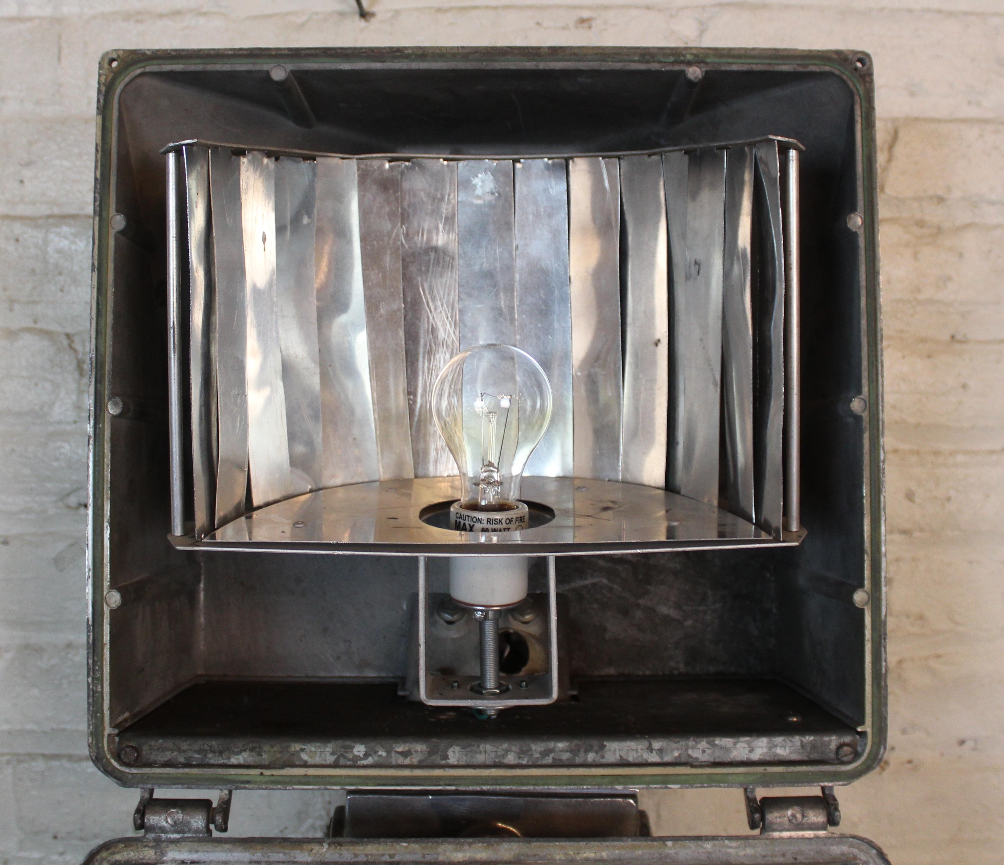 Lámpara de pie industrial en Bueno estado para la venta en Brooklyn, NY