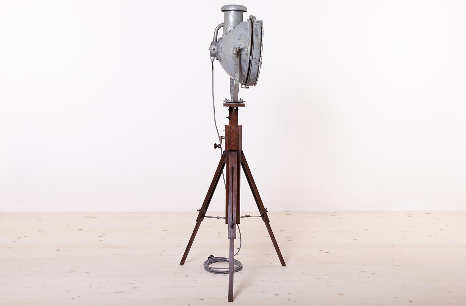 Industrial Floor Lamp from Tilley, Wooden Tripod Base In Good Condition For Sale In Wrocław, Poland