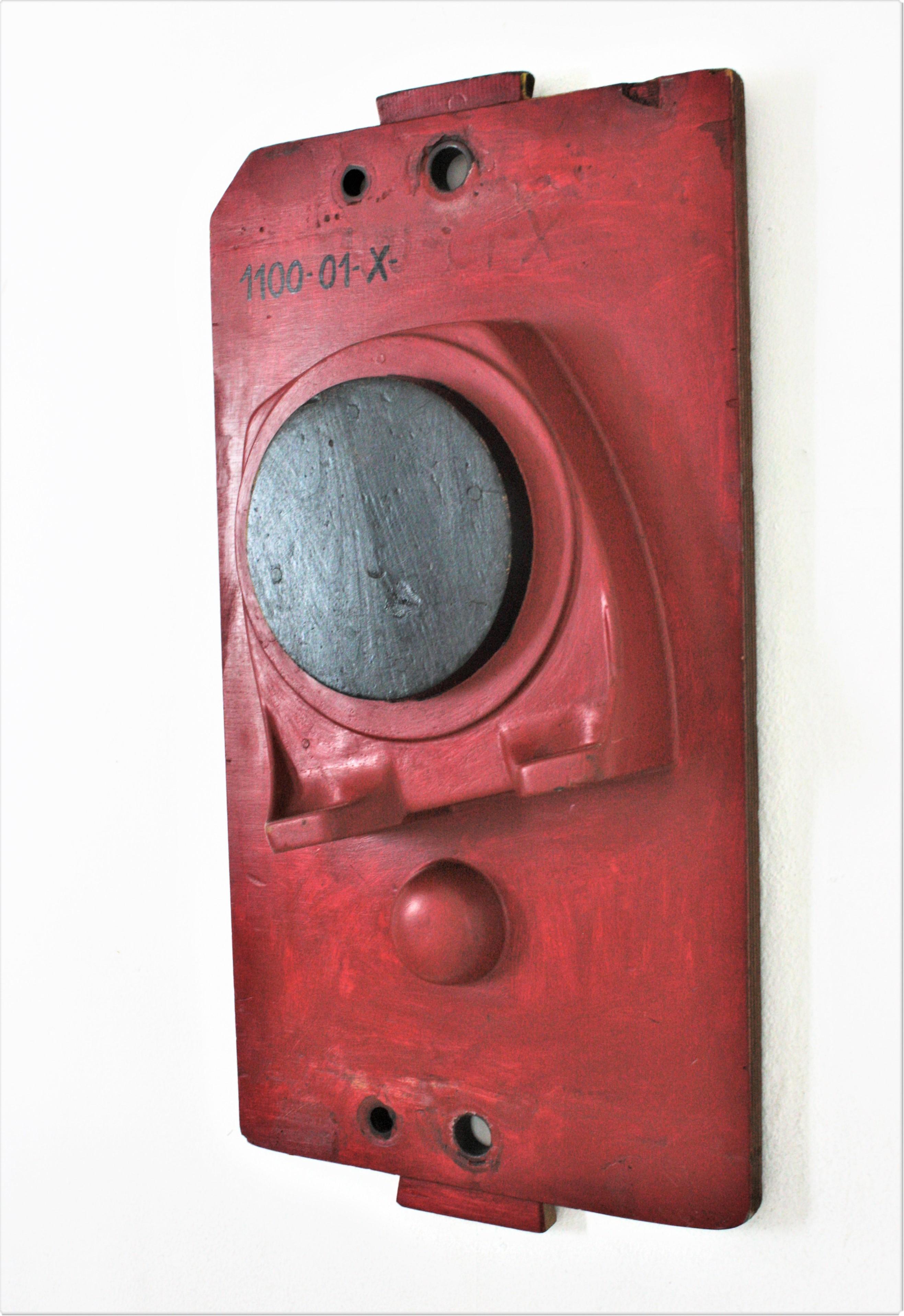 Industrial Foundry Mold Wall Decoration in Red and Black Wood In Good Condition For Sale In Barcelona, ES