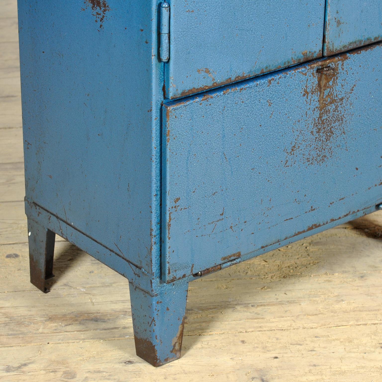 Industrial four-drawer cabinet from the 1970s For Sale 4