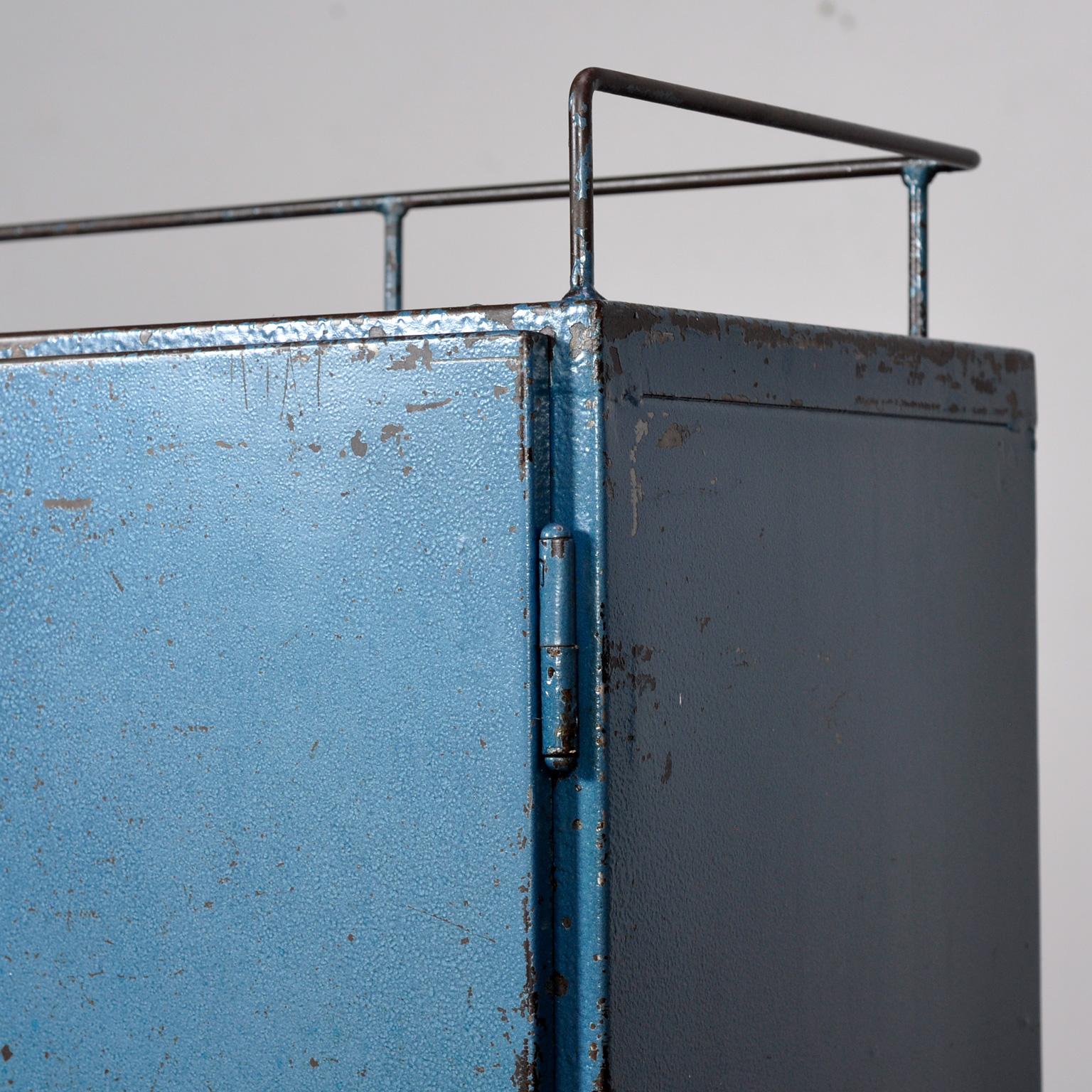 Industrial four-drawer cabinet from the 1970s For Sale 7