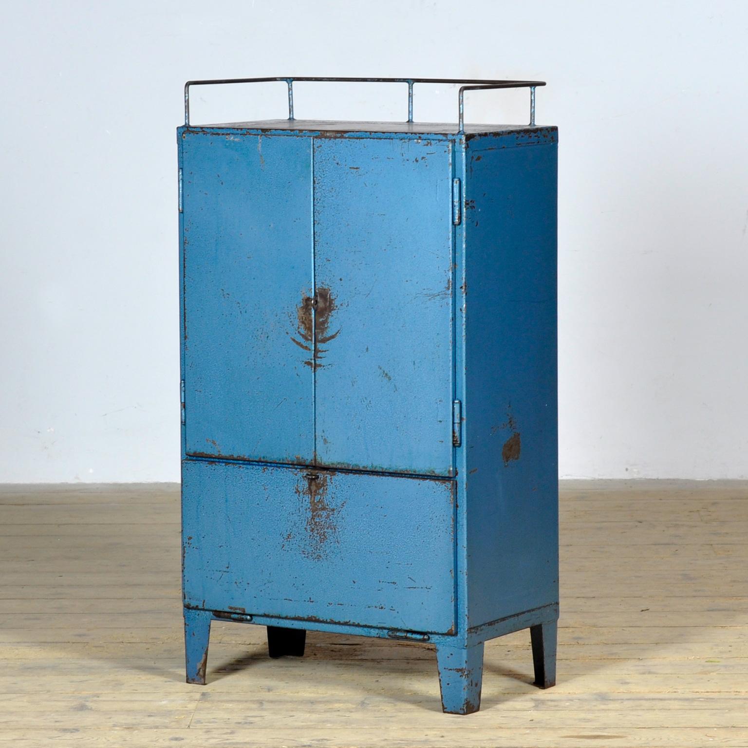 Industrial four-drawer cabinet from the 1970s In Good Condition For Sale In Amsterdam, Noord Holland