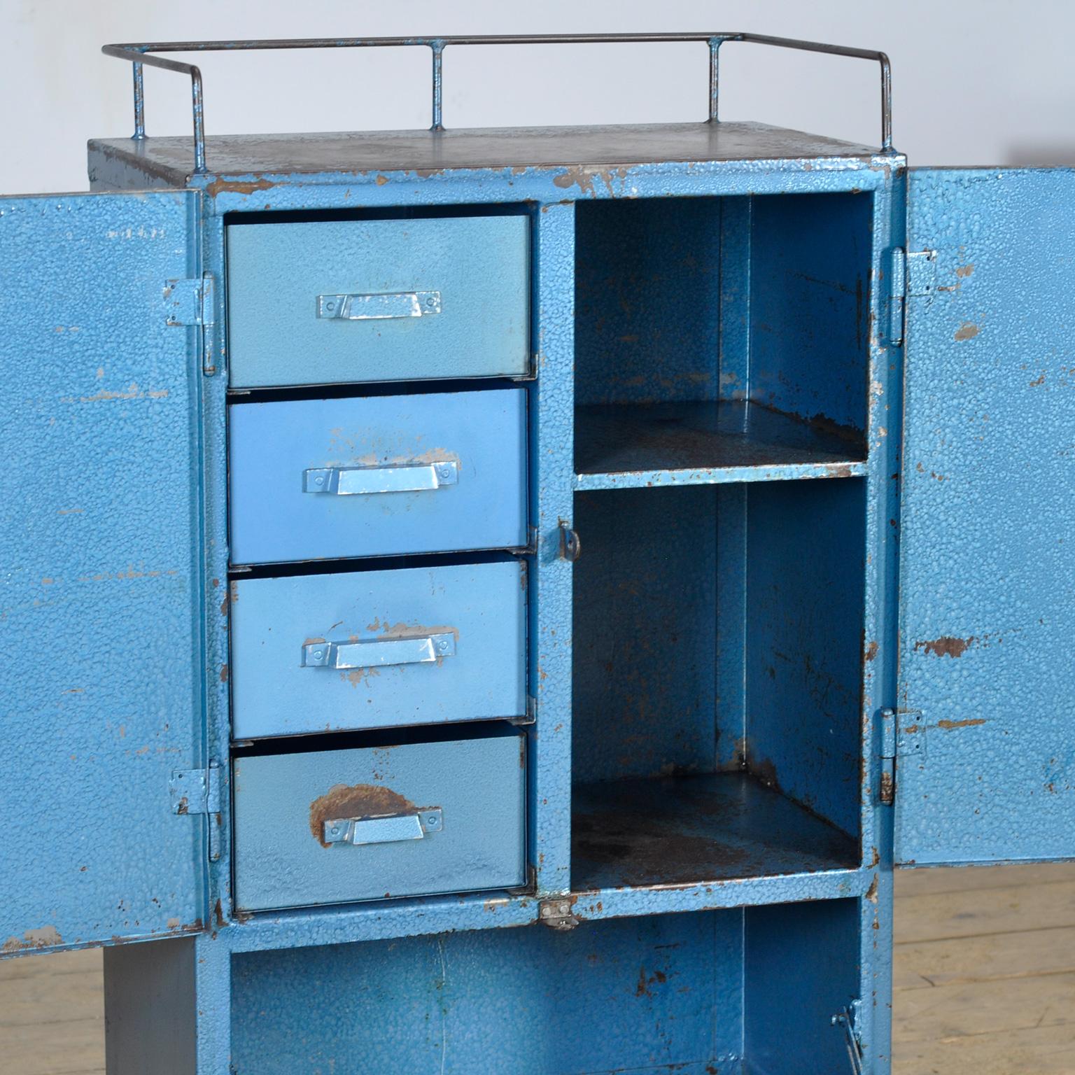 Industrial four-drawer cabinet from the 1970s For Sale 1