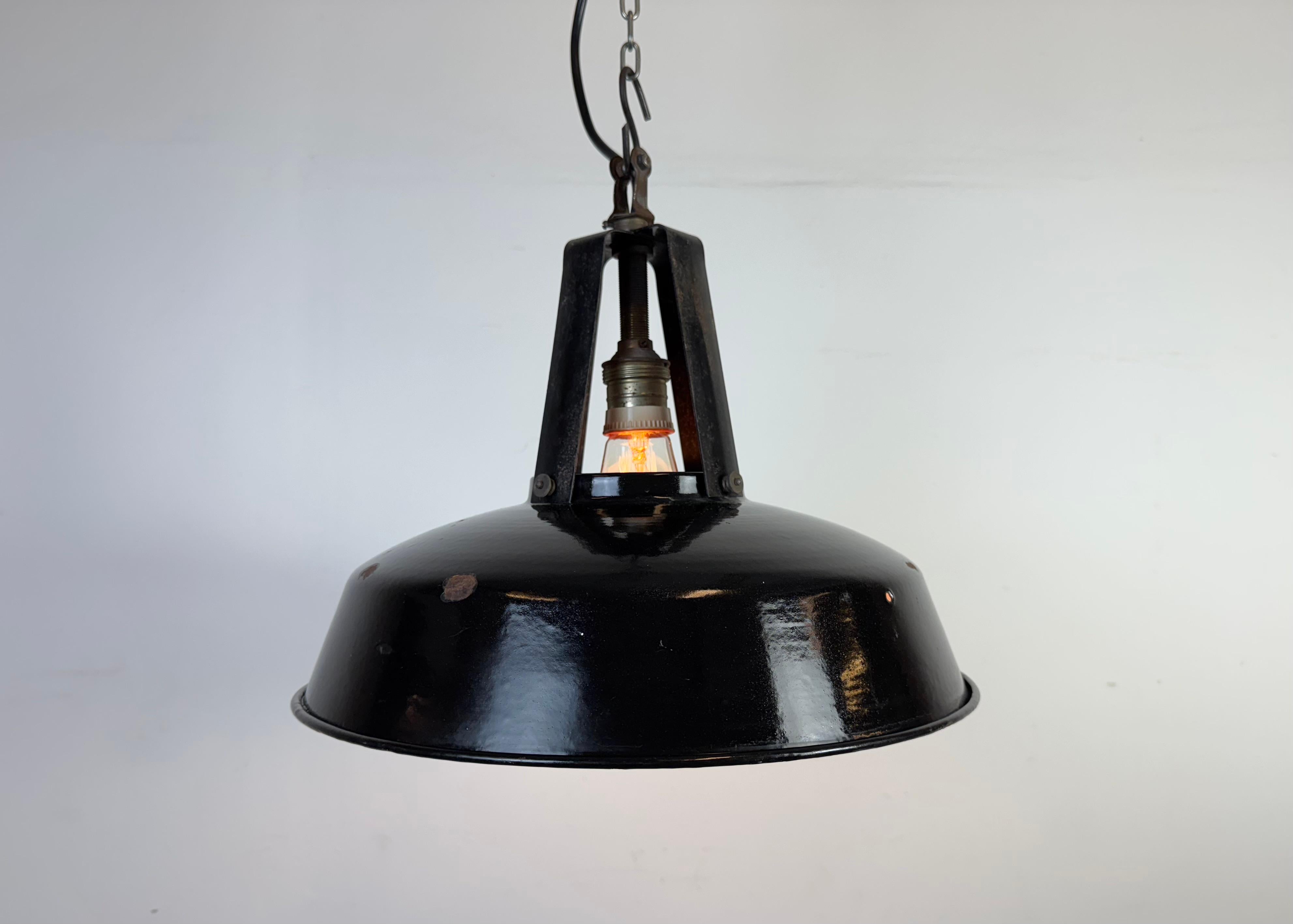 Industrielle französische schwarze Emaille-Hängelampe aus MAZDA, 1960er Jahre im Angebot 5