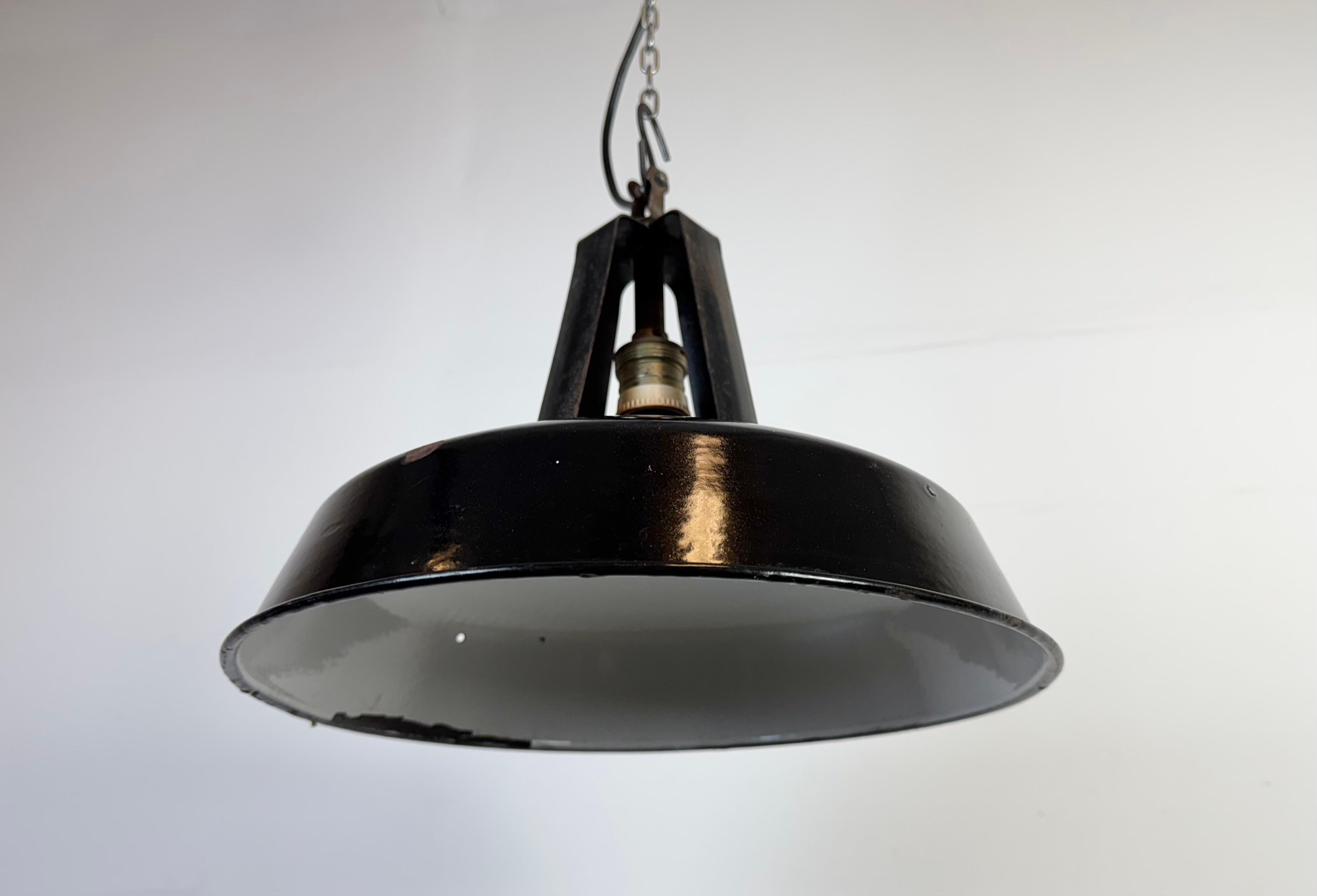 Industrielle französische schwarze Emaille-Hängelampe aus MAZDA, 1960er Jahre im Angebot 6