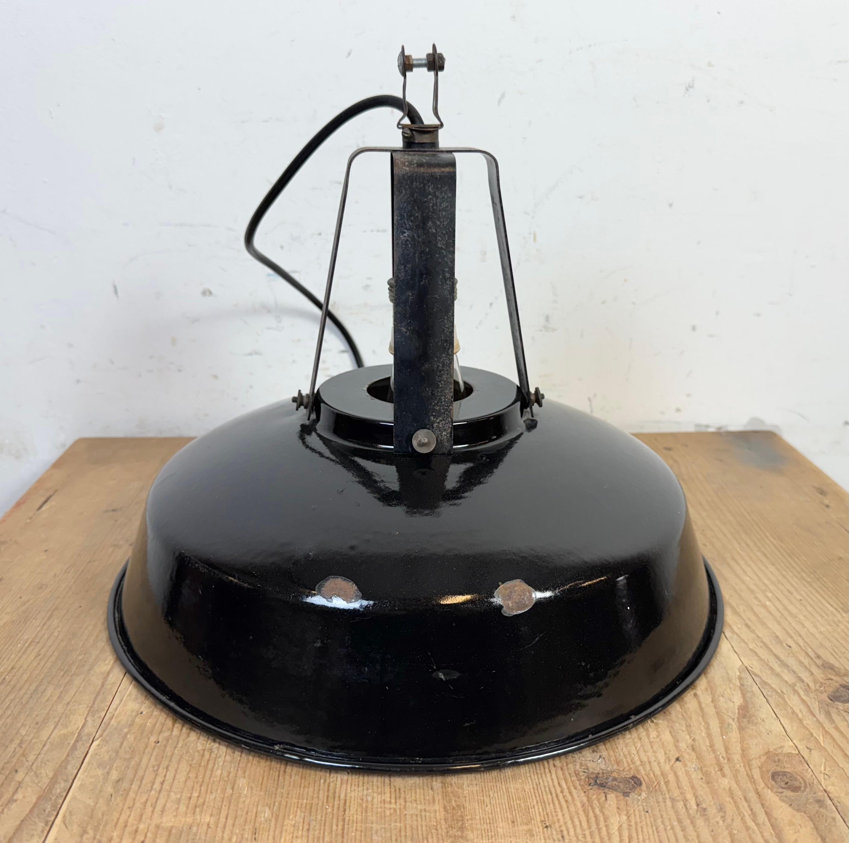 Industrielle französische schwarze Emaille-Hängelampe aus MAZDA, 1960er Jahre im Angebot 7