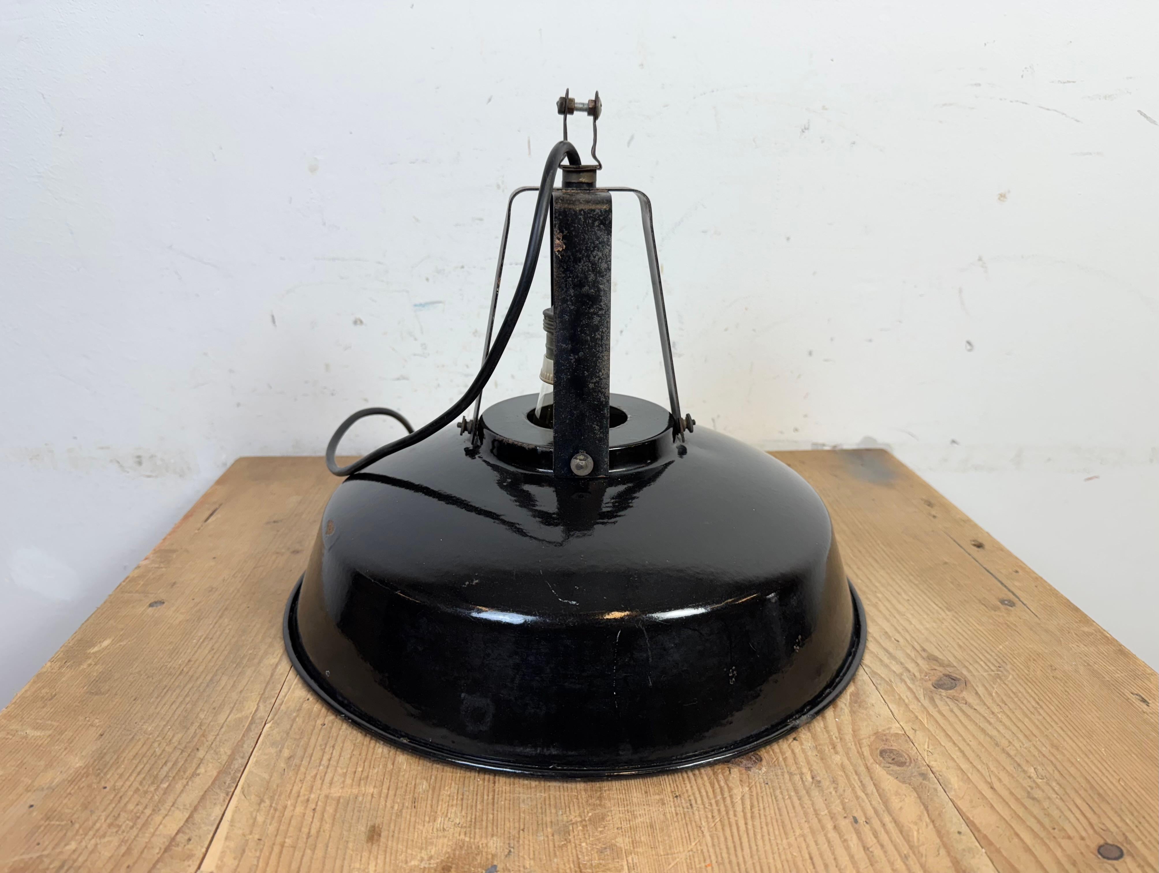 Industrielle französische schwarze Emaille-Hängelampe aus MAZDA, 1960er Jahre im Angebot 10