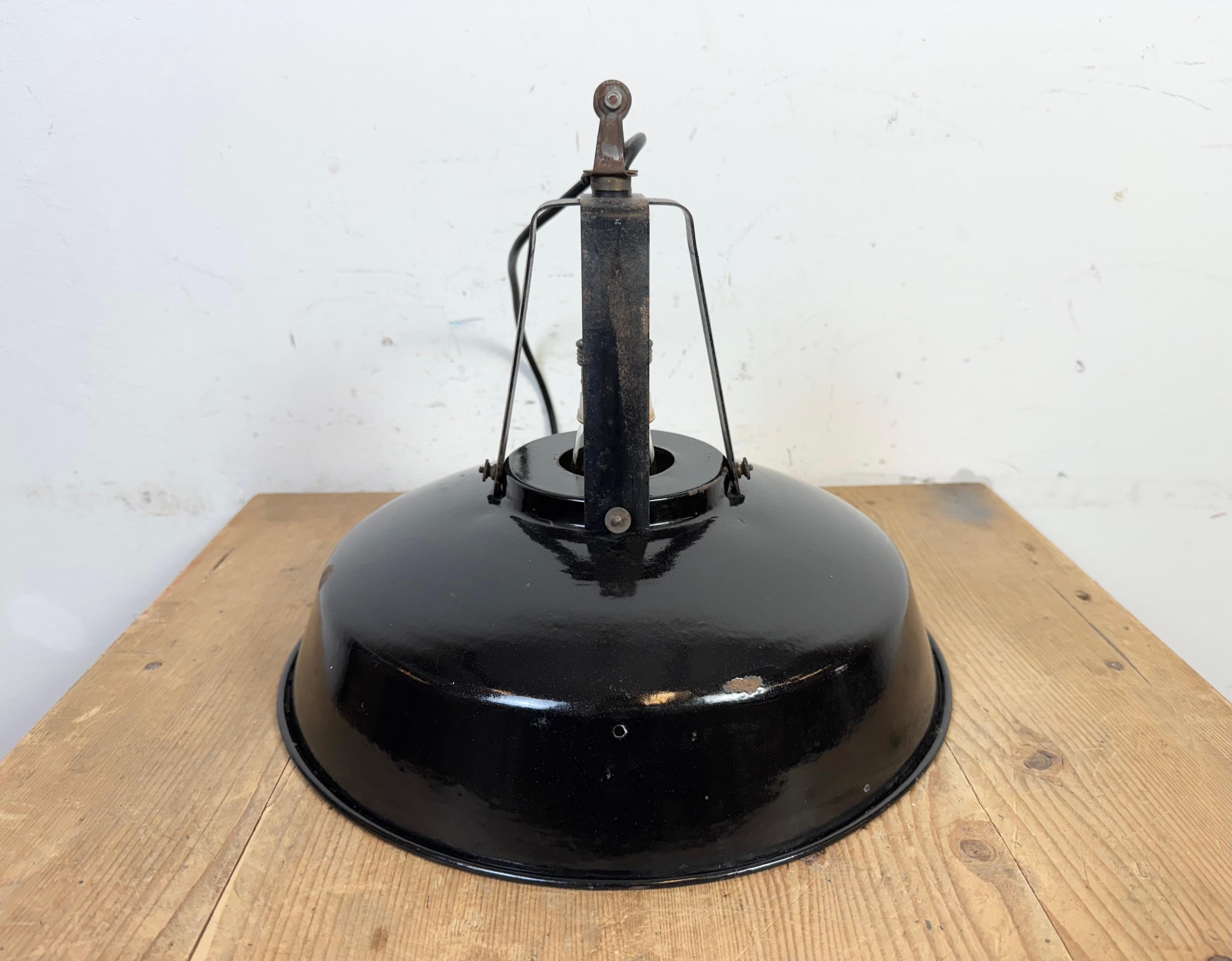 Industrielle französische schwarze Emaille-Hängelampe aus MAZDA, 1960er Jahre im Angebot 11